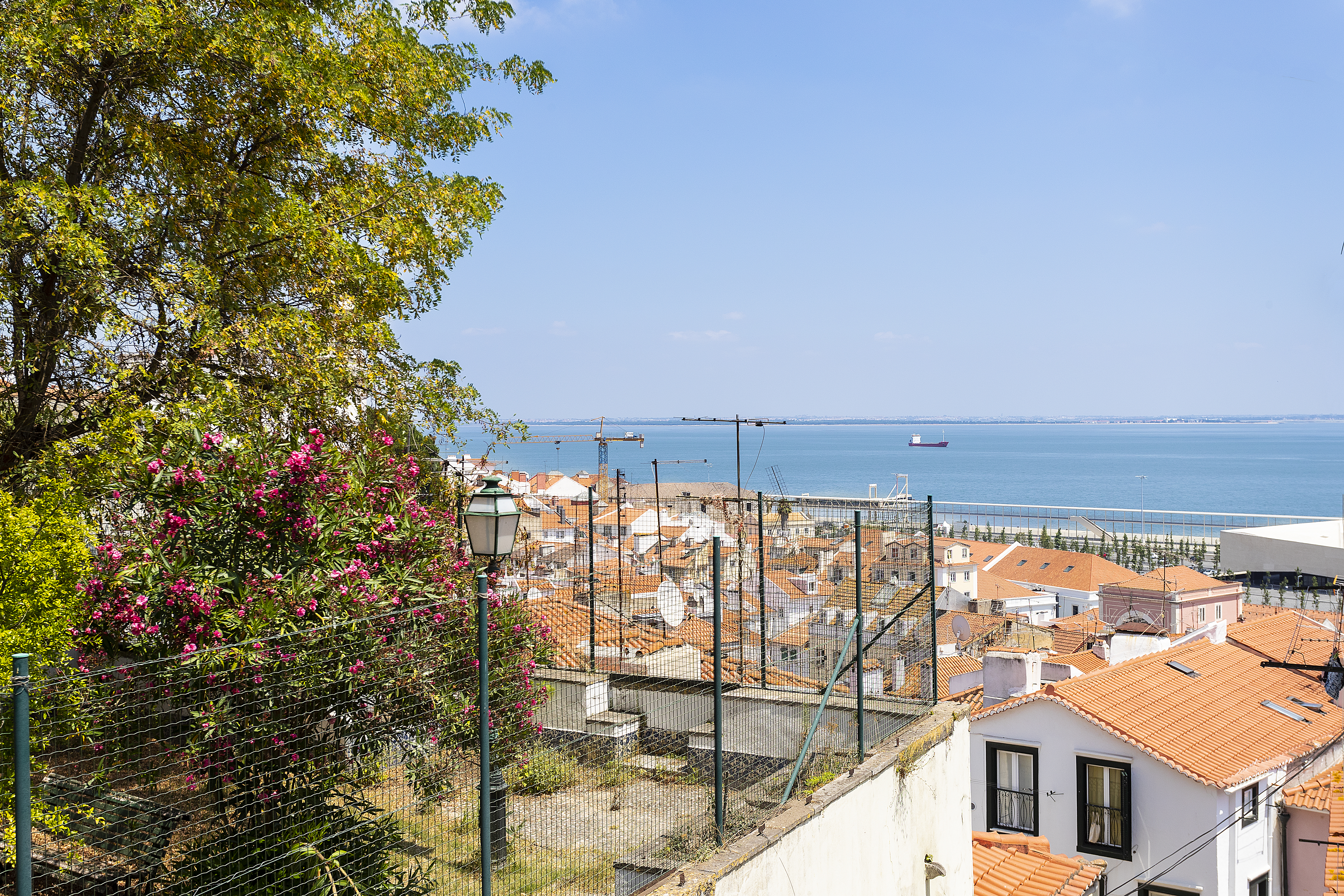 Cozy River View Alfama Apartment