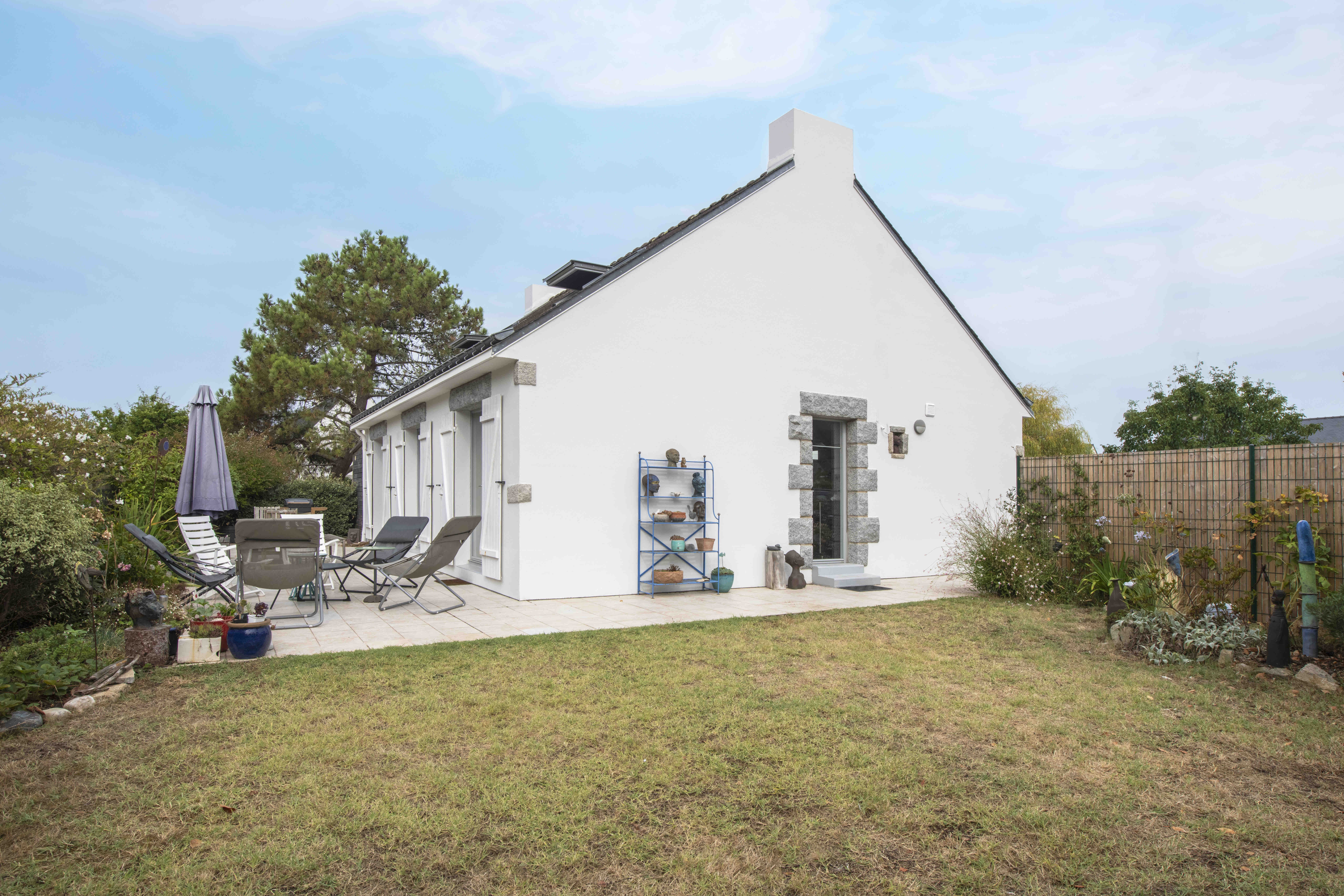Pleasant quiet house, close to the center and beaches.