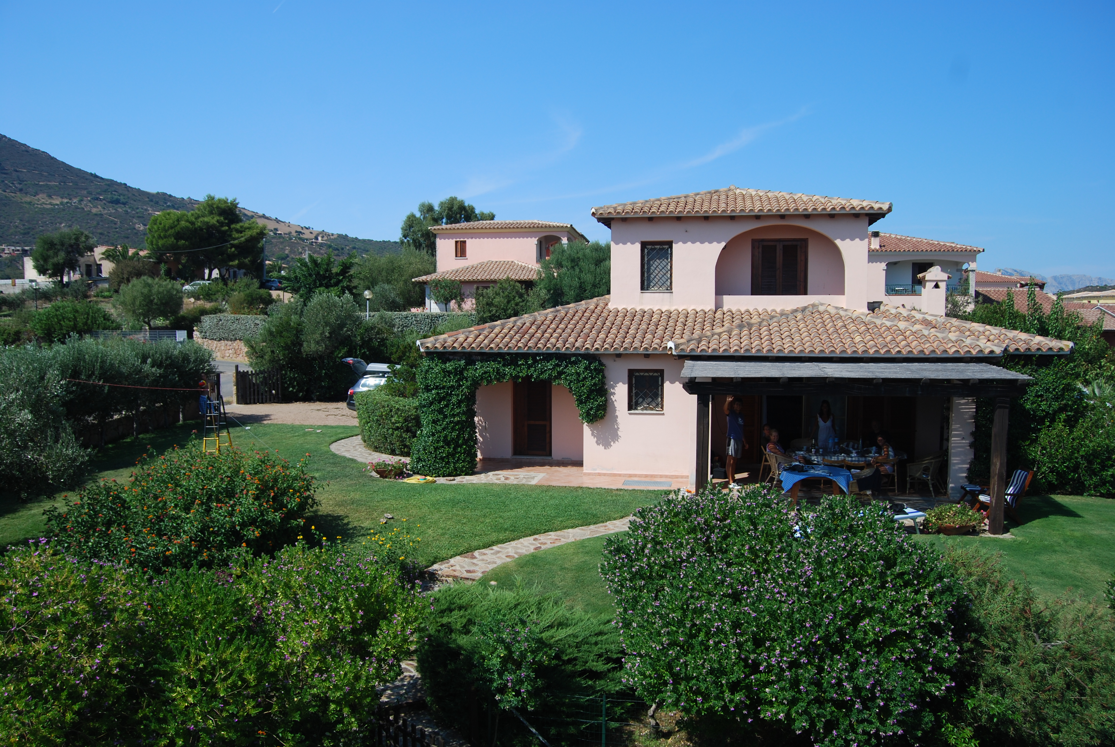 Villa with splendid and large garden and sea view