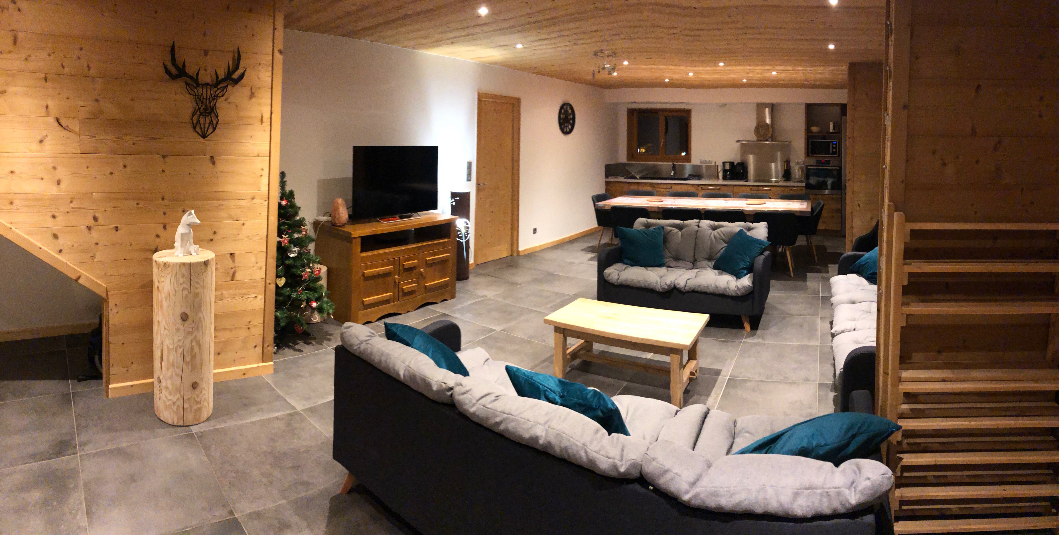 Apartment 11 people in Chalet Savoyard