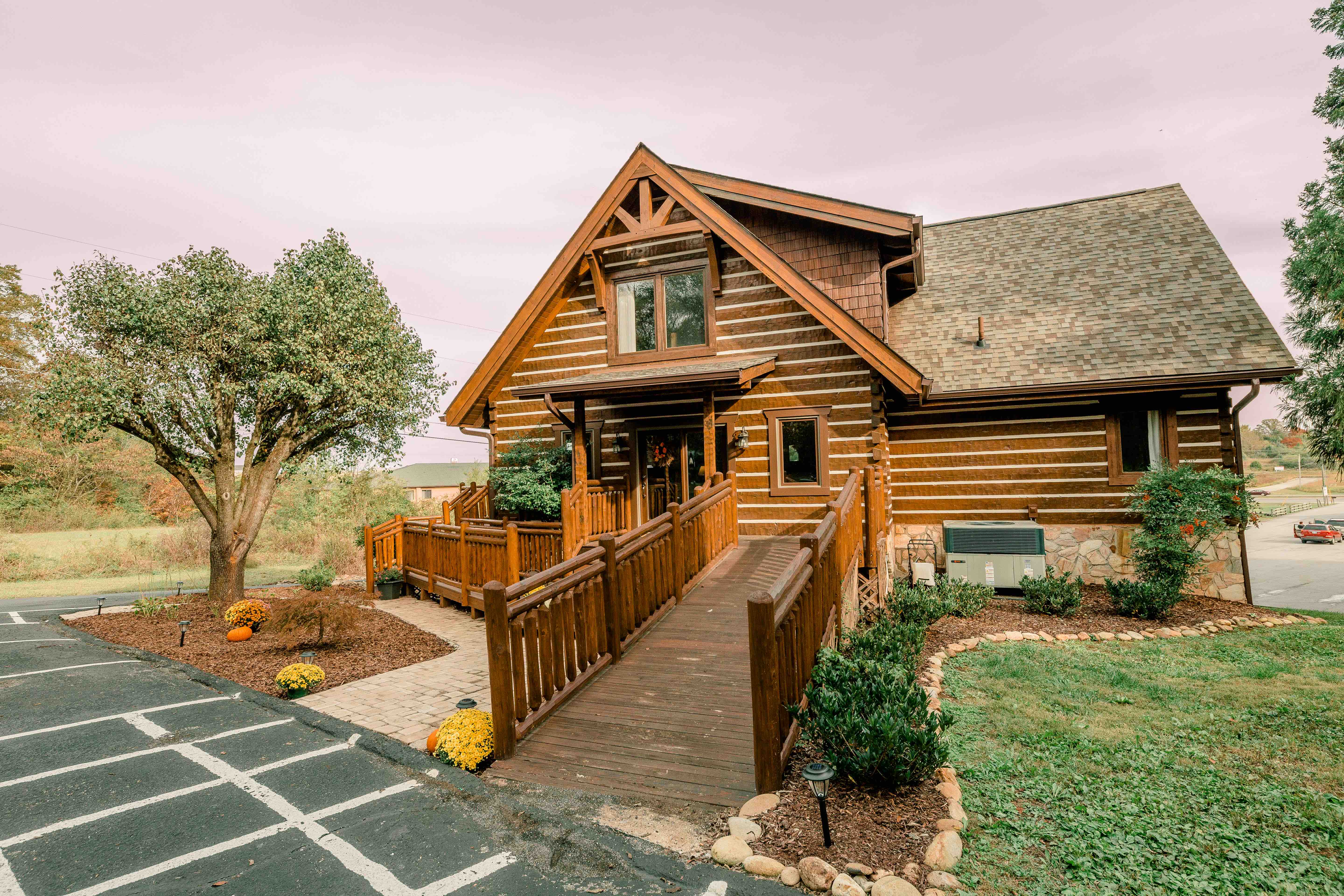 Log cabin convenient to Windrock & Norris Lake Cabins for Rent in
