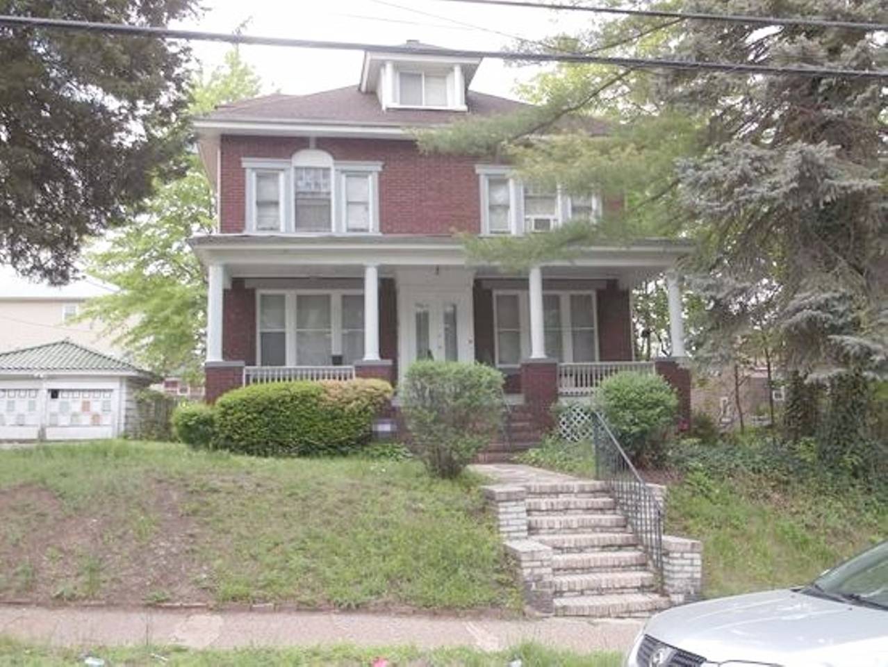 Colonial Home Next to EWR and NYC! Best Deal #2 in South, Newark