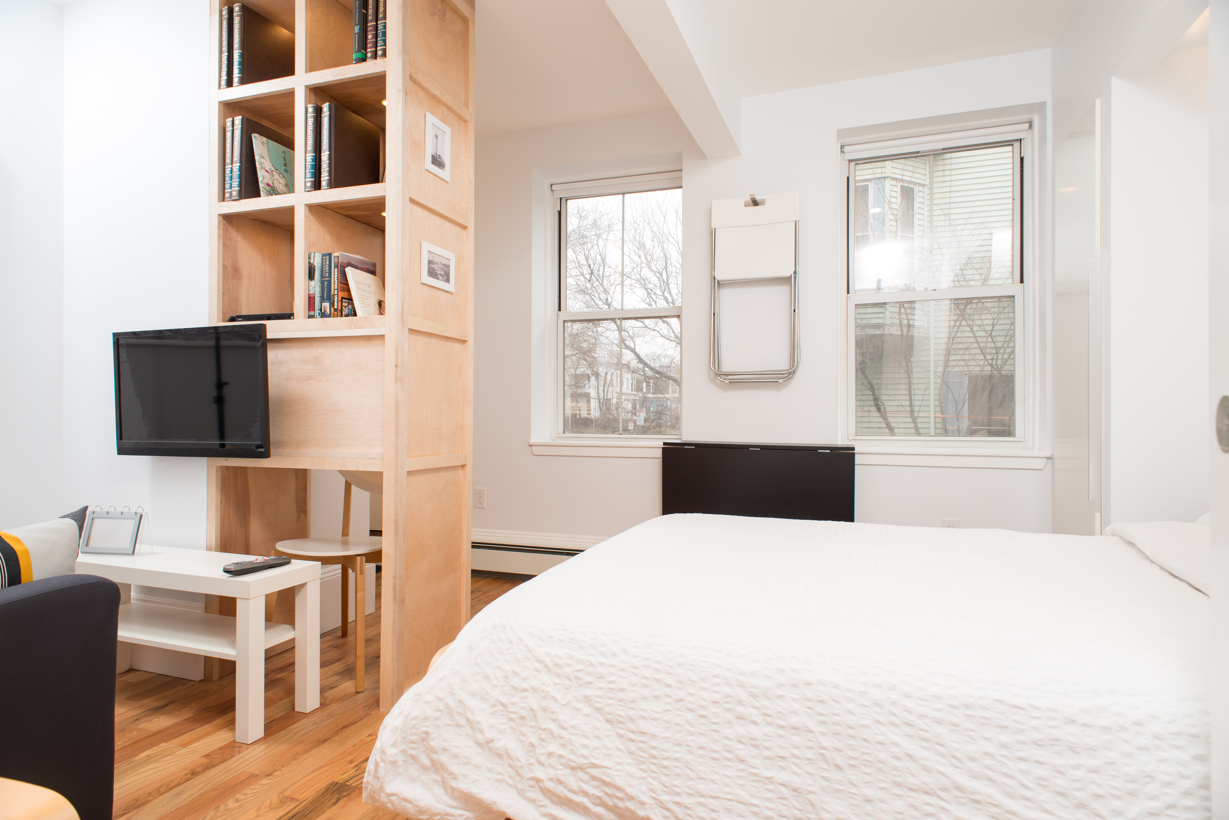 AKBrownstone: Micro studio by T