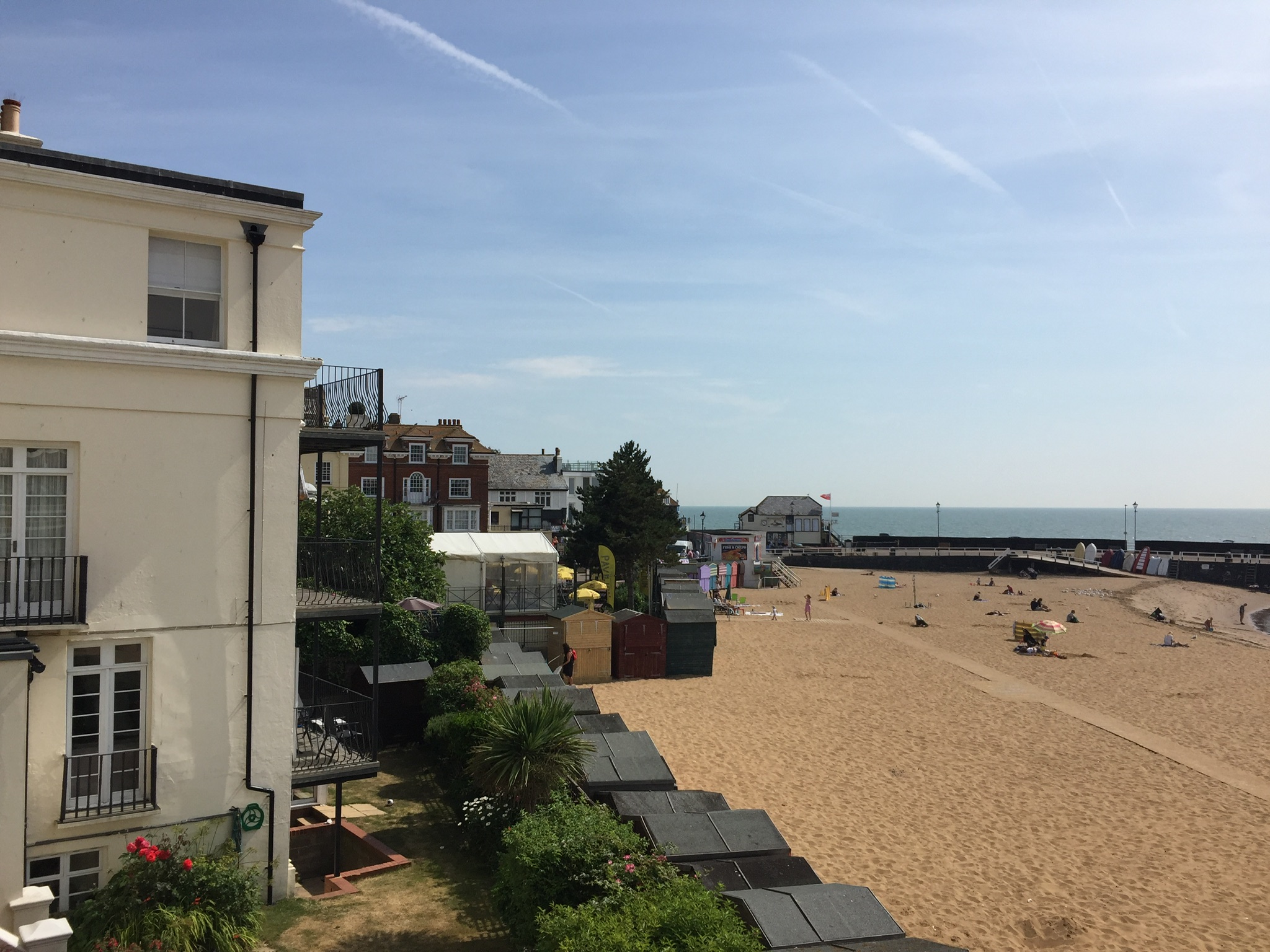 On the beach, historic Eagle House, Broadstairs Flats for Rent in