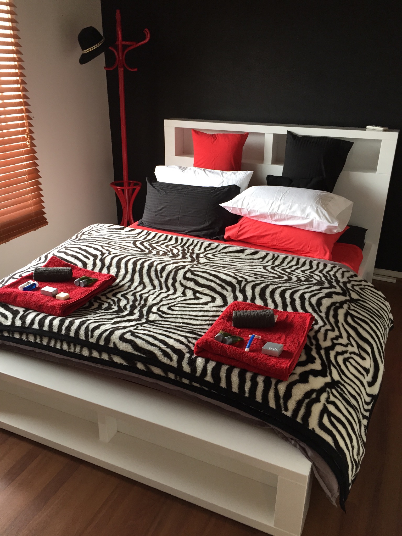 Clean, Modern 2BR Apt with Parking in Moonee Valley, Melbourne