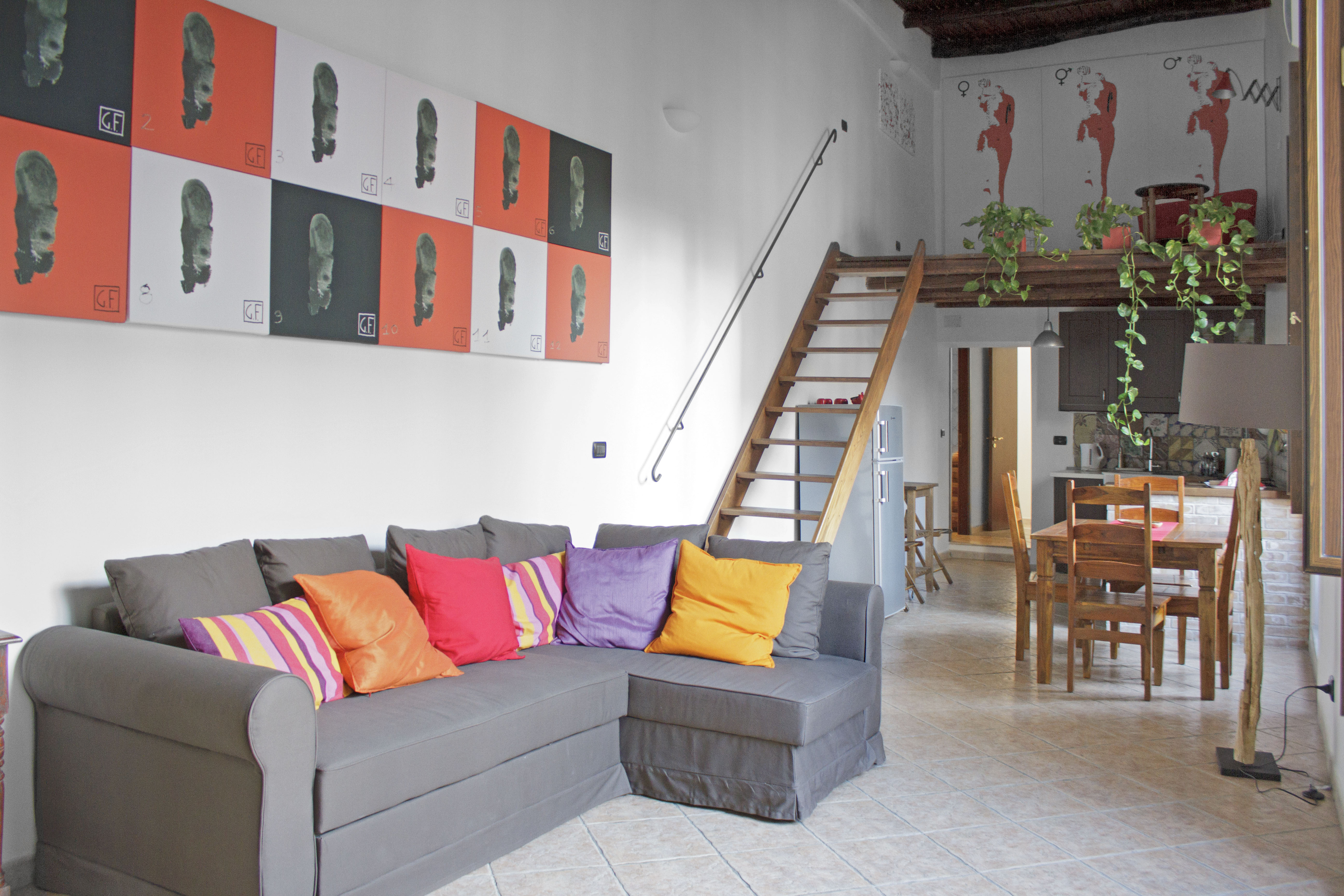 Apartment25- Big & Authentic Home in the old town in Porto, Naples