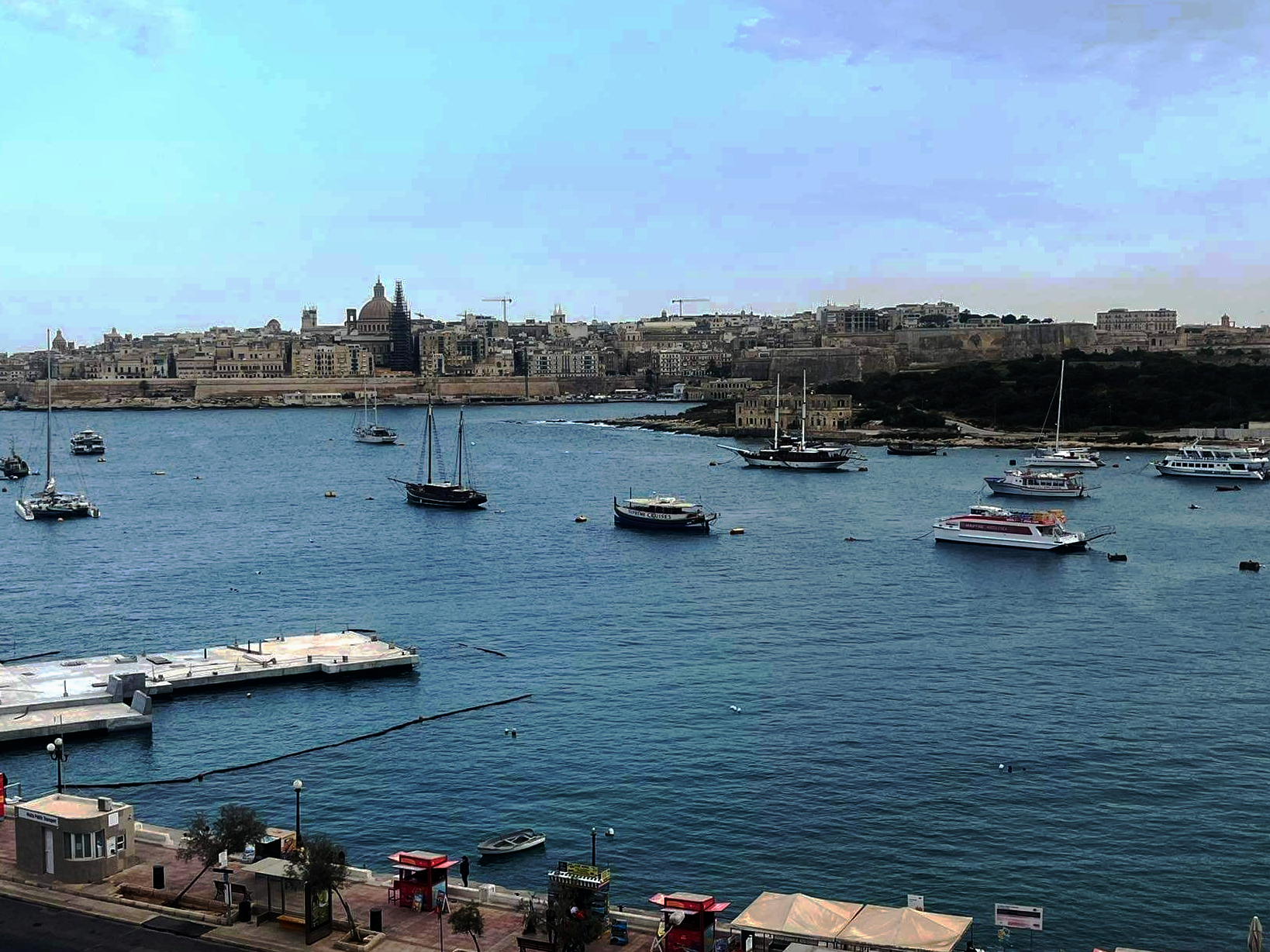 Stylish/Outstanding/Seafront 3 bedroom apartment