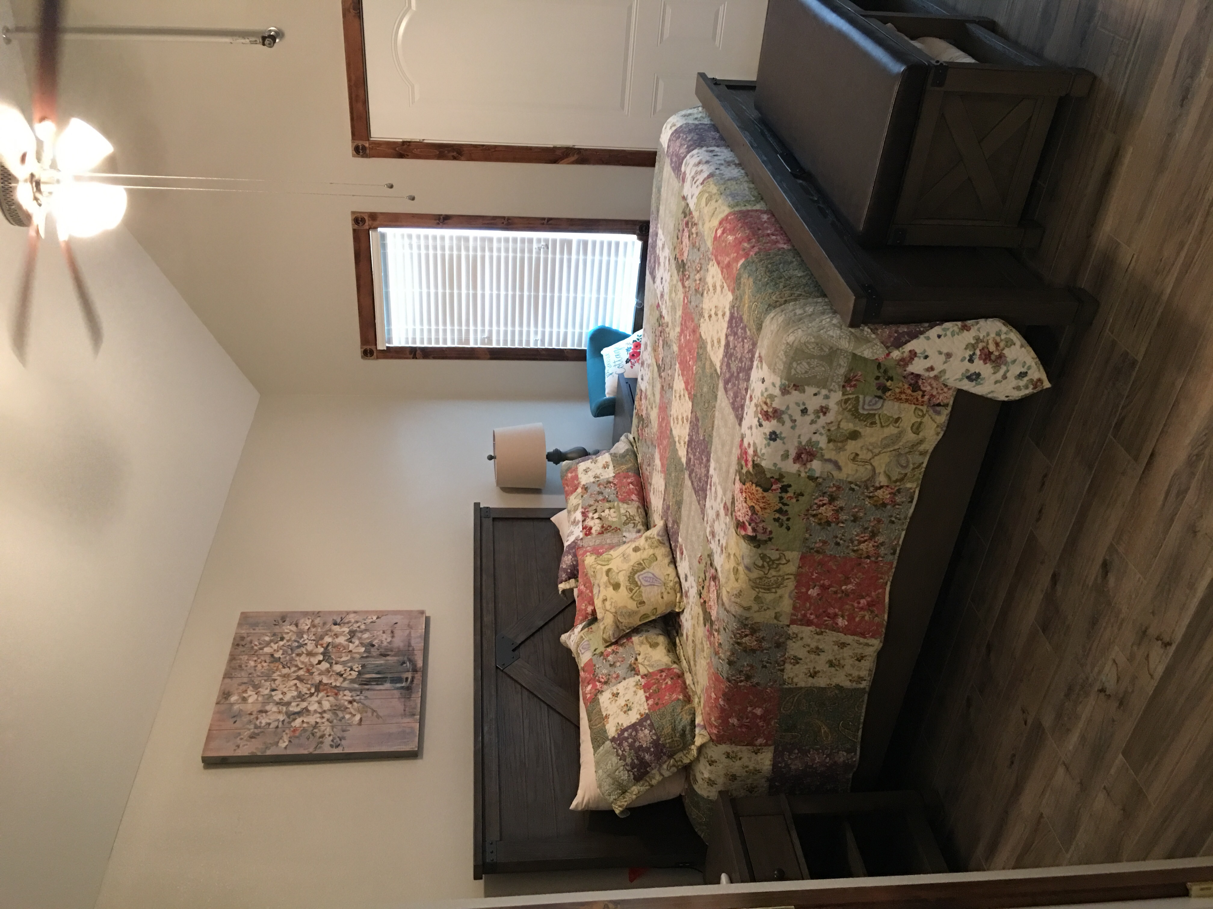 Prairie Cottage King Suite 1/2 block from PW Merc Boutique hotels for