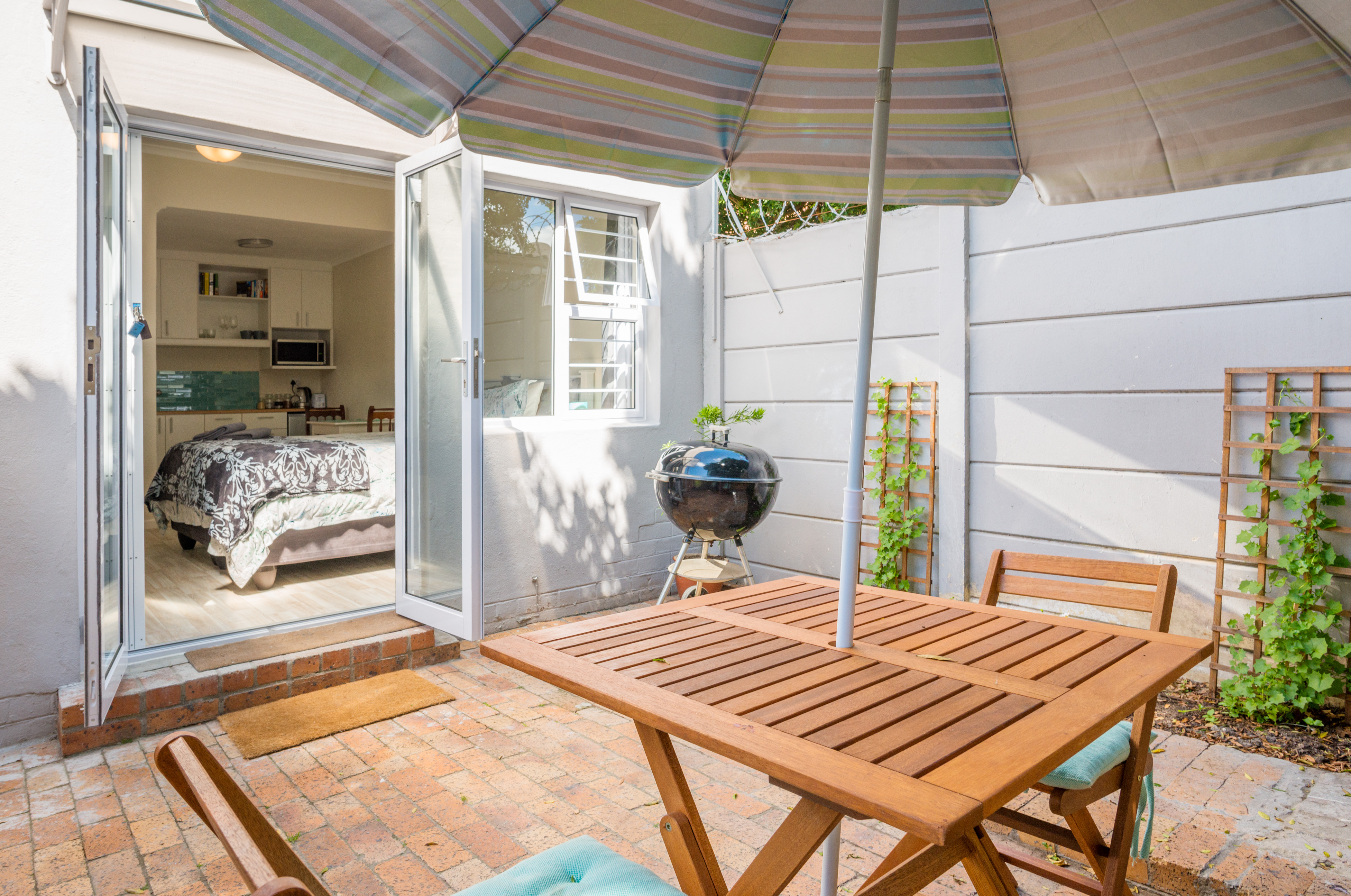 Garden Flat - self contained with enclosed garden