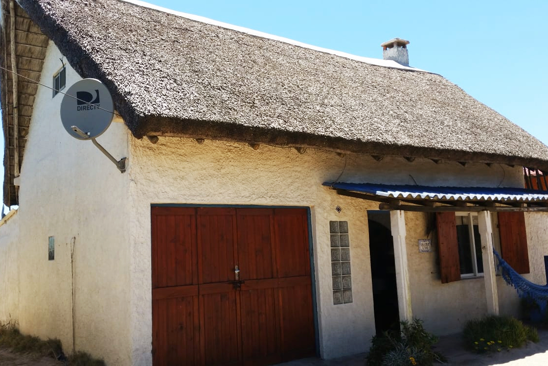 House in Aguas Dulces steps from the sea!