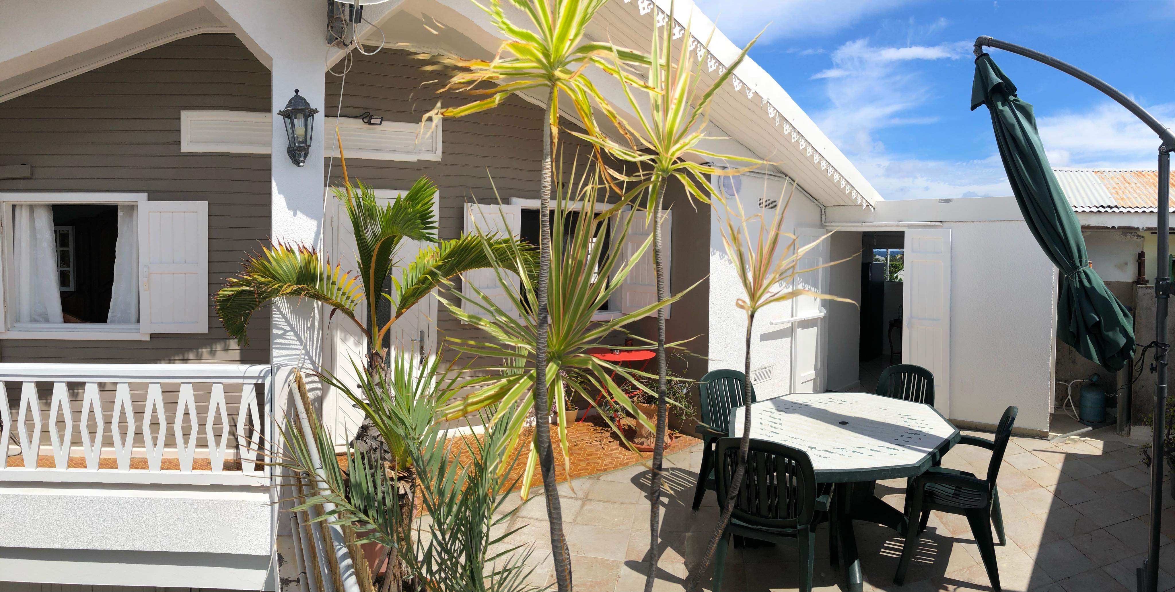 TOURIST FURNISHED 50 m from the beach 