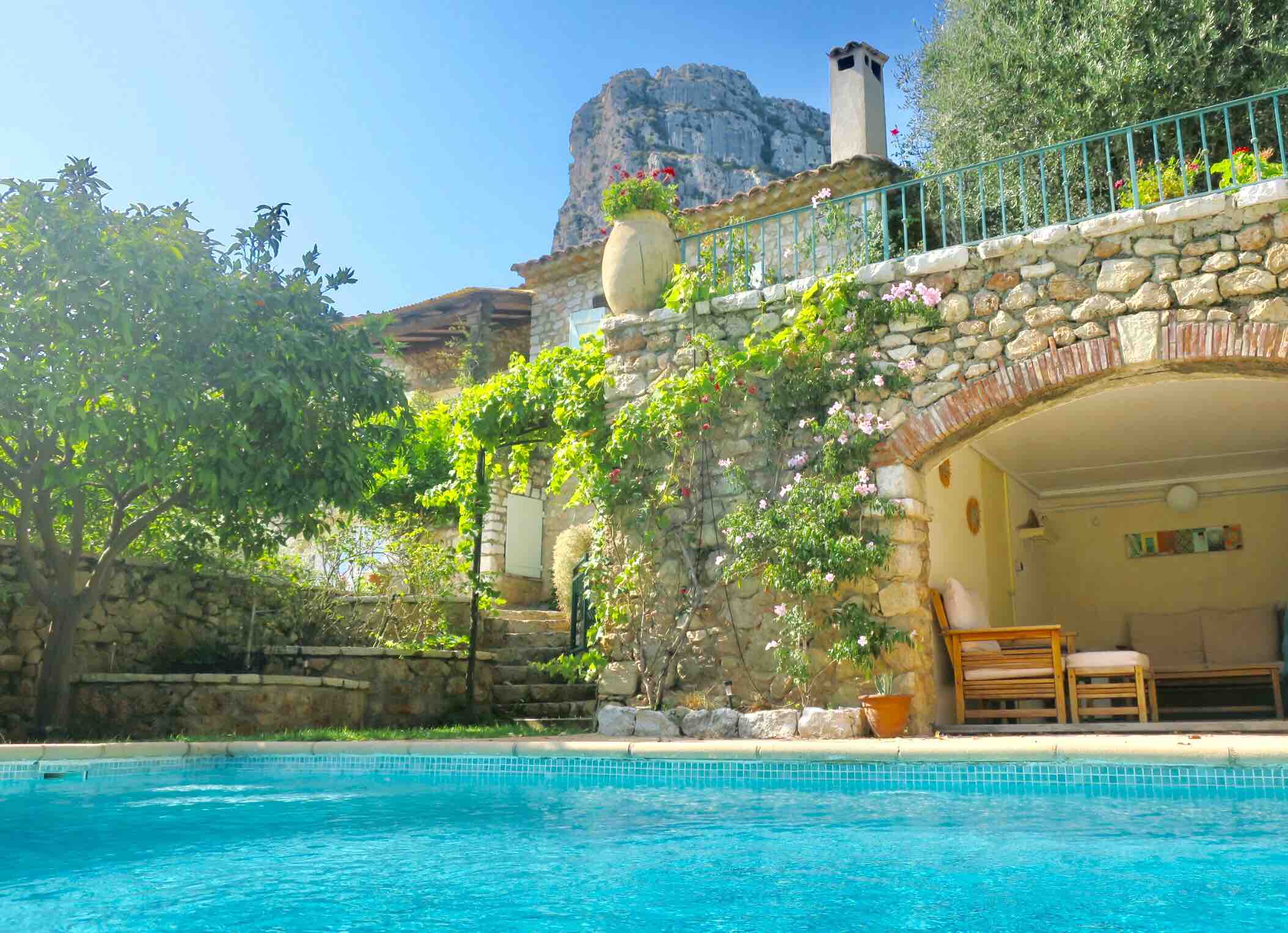 Villa with pool in the village of Saint Jeannet