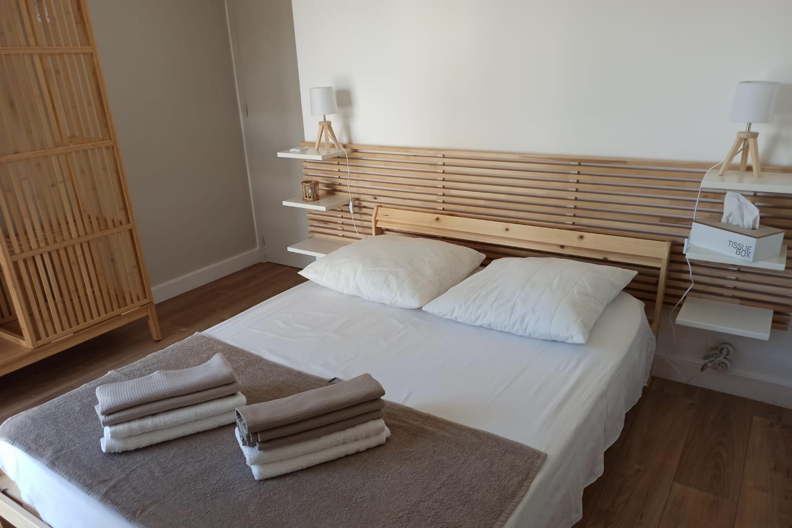 Port and Beaches within walking distance. Garage Air-conditioned WI-FI