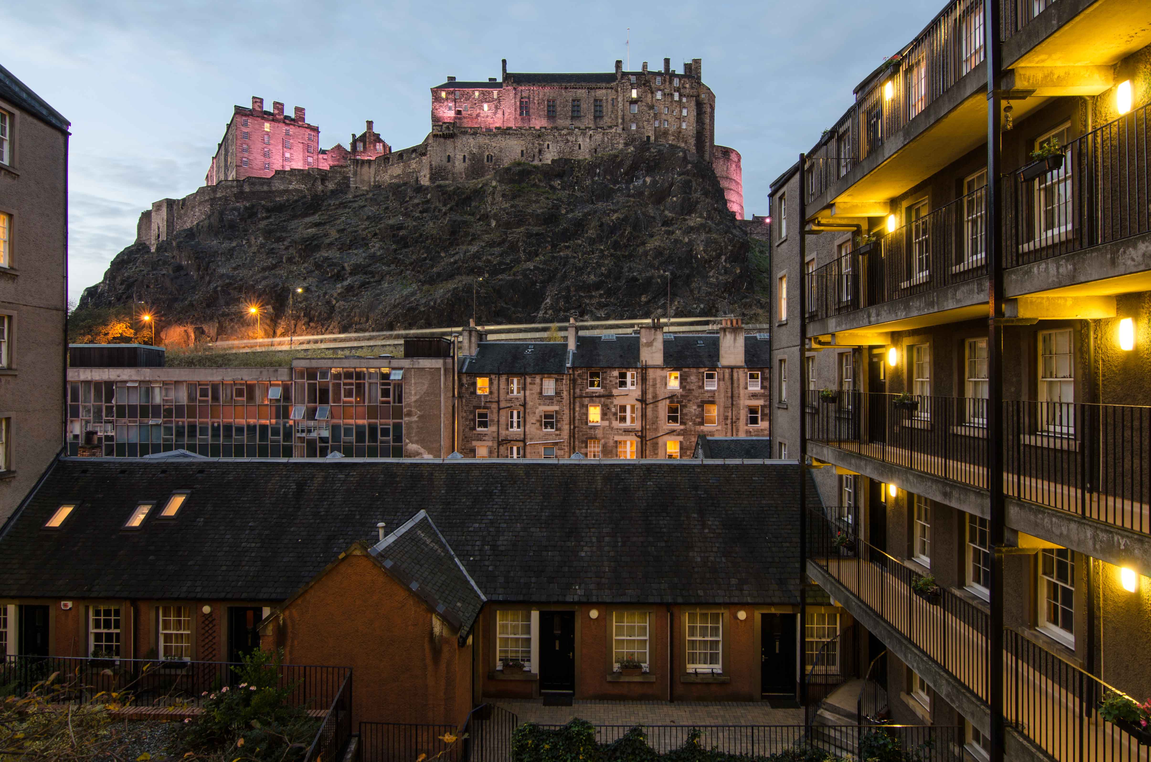 Studio Apartment with Castle View Flats for Rent in Edinburgh, City of Edinburgh, United
