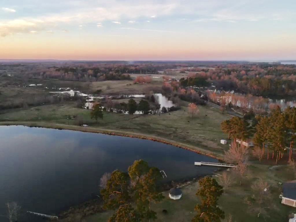 Fishing Texas private Bass lake, boat, cabin Cottages for Rent in