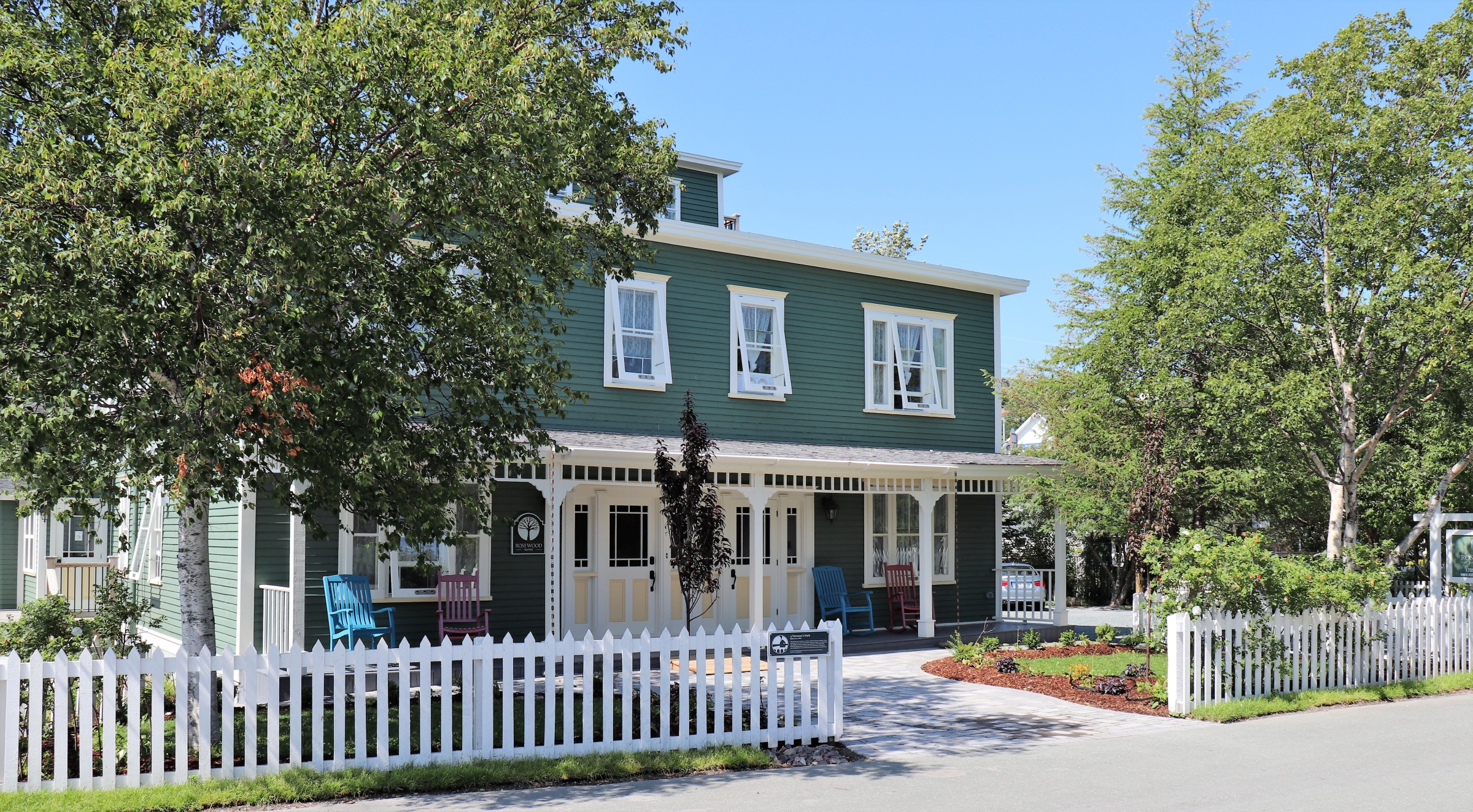 1-BR, 2-bath at Rosewood Suites, centre of Trinity