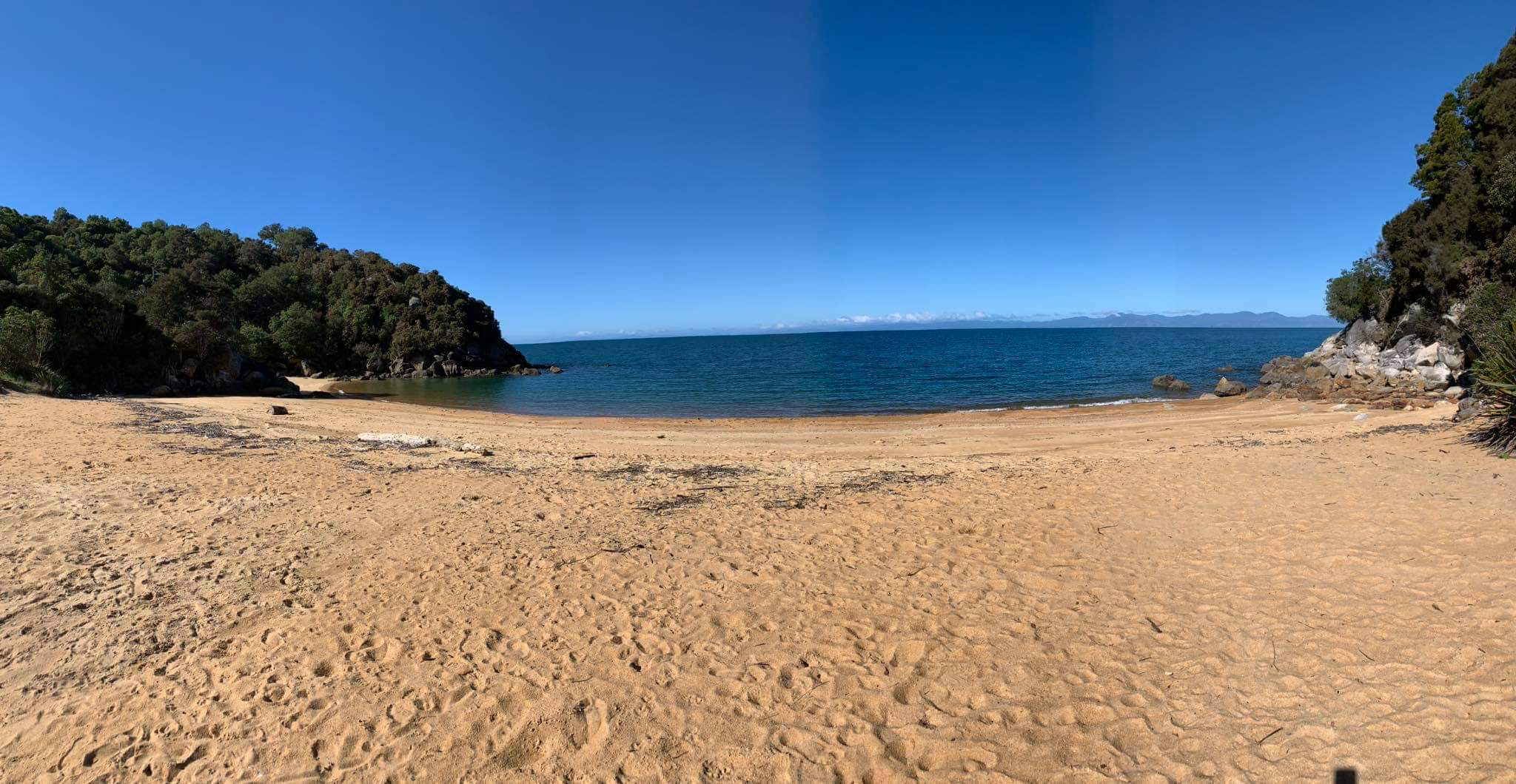 Beautiful golden beach, Honeymoon Bay, Kaiteriteri