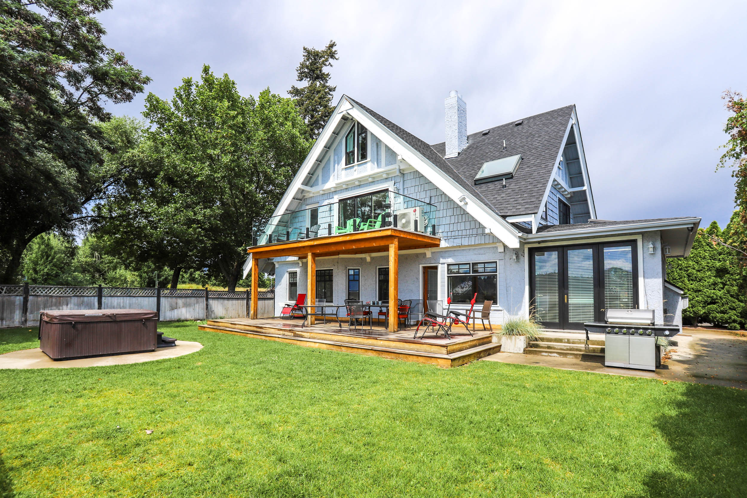 Kelowna's Beach House Houses for Rent in Kelowna, British Columbia