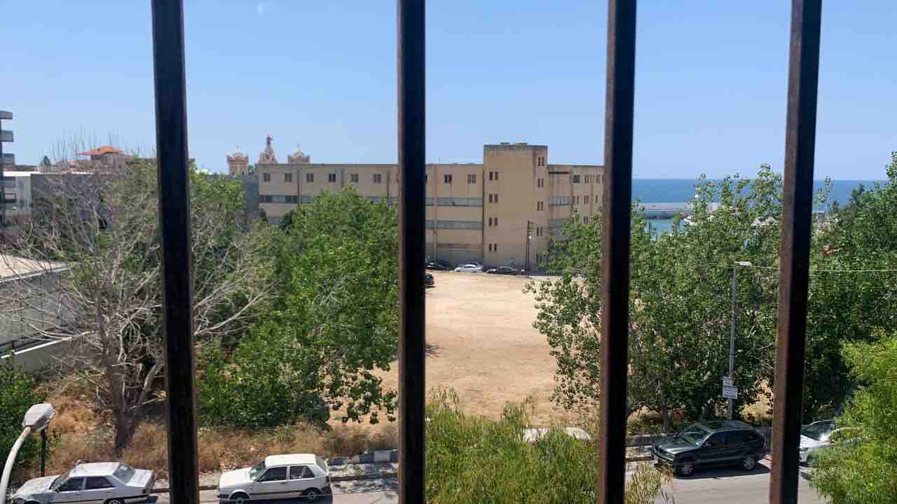 Beachfront 4 guests unit in Batroun's souk