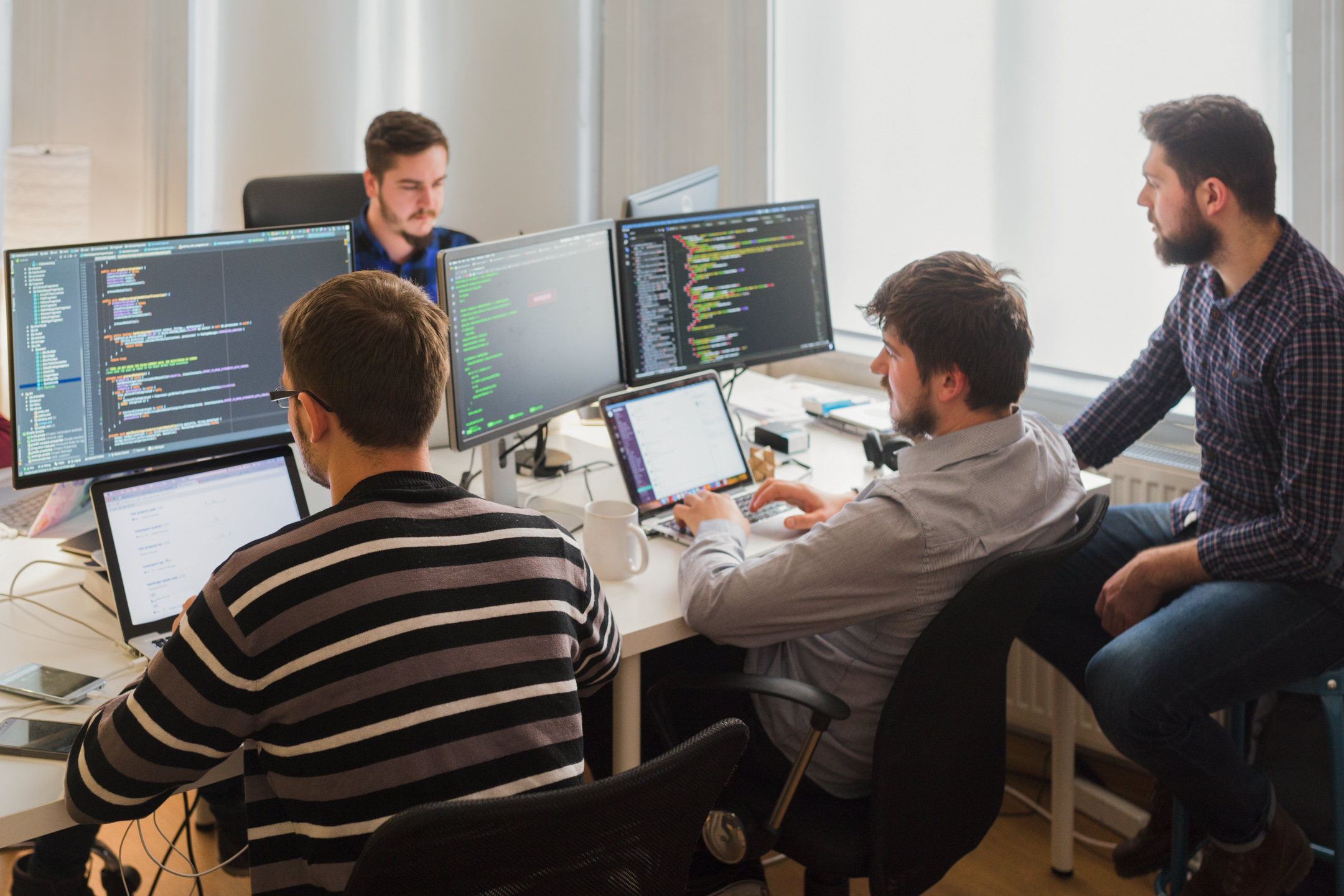 Айти профессии. Что делают айти компании. It компани. Айтишники. Крупные айти компании.