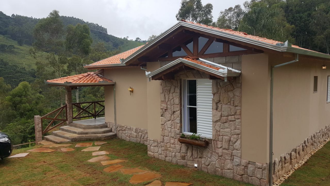Cabana dos Sonhos no Topo da Montanha e Nuvens Casas de