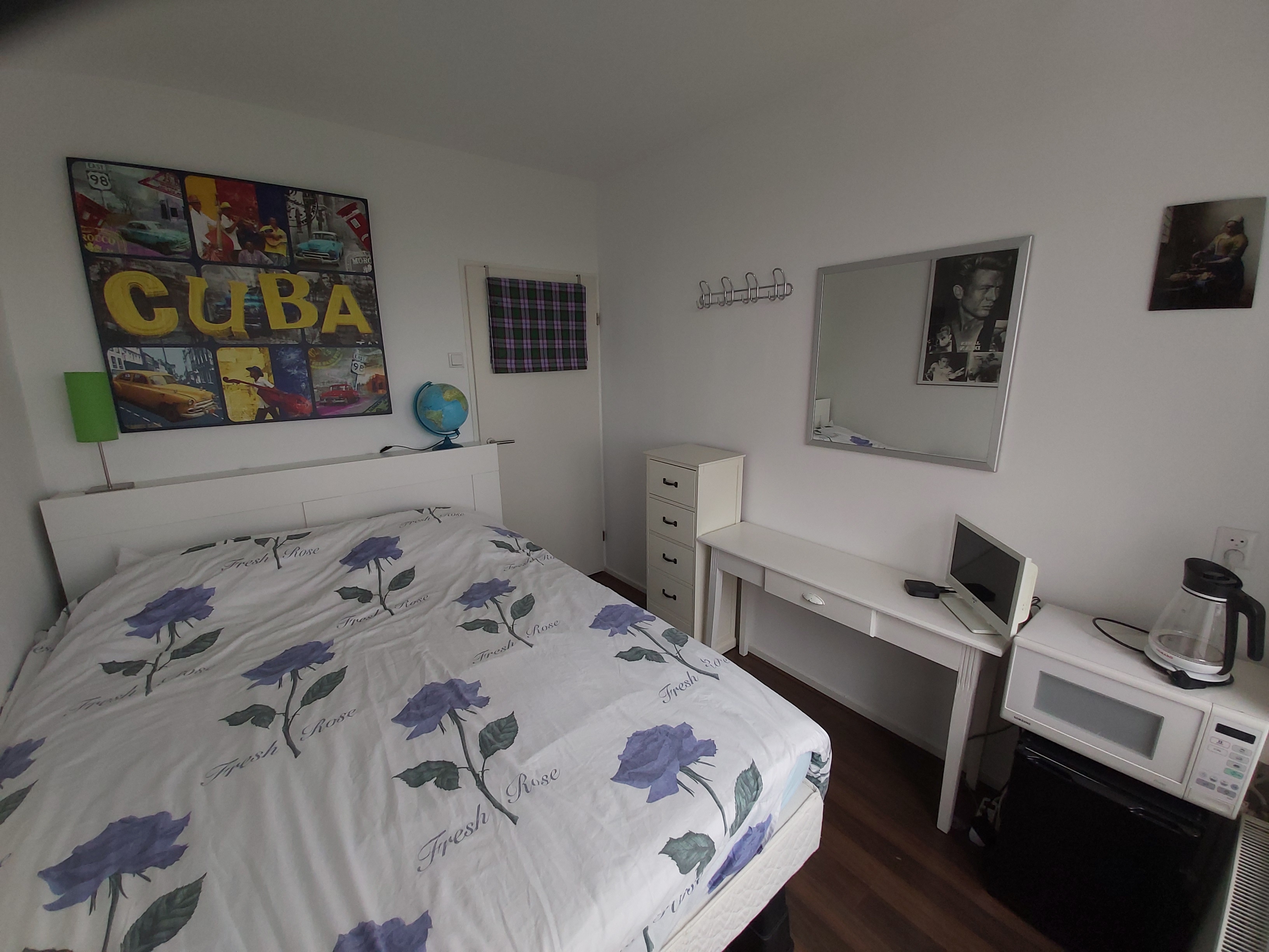 Comfortable sky room 12th floor — Amsterdam stay