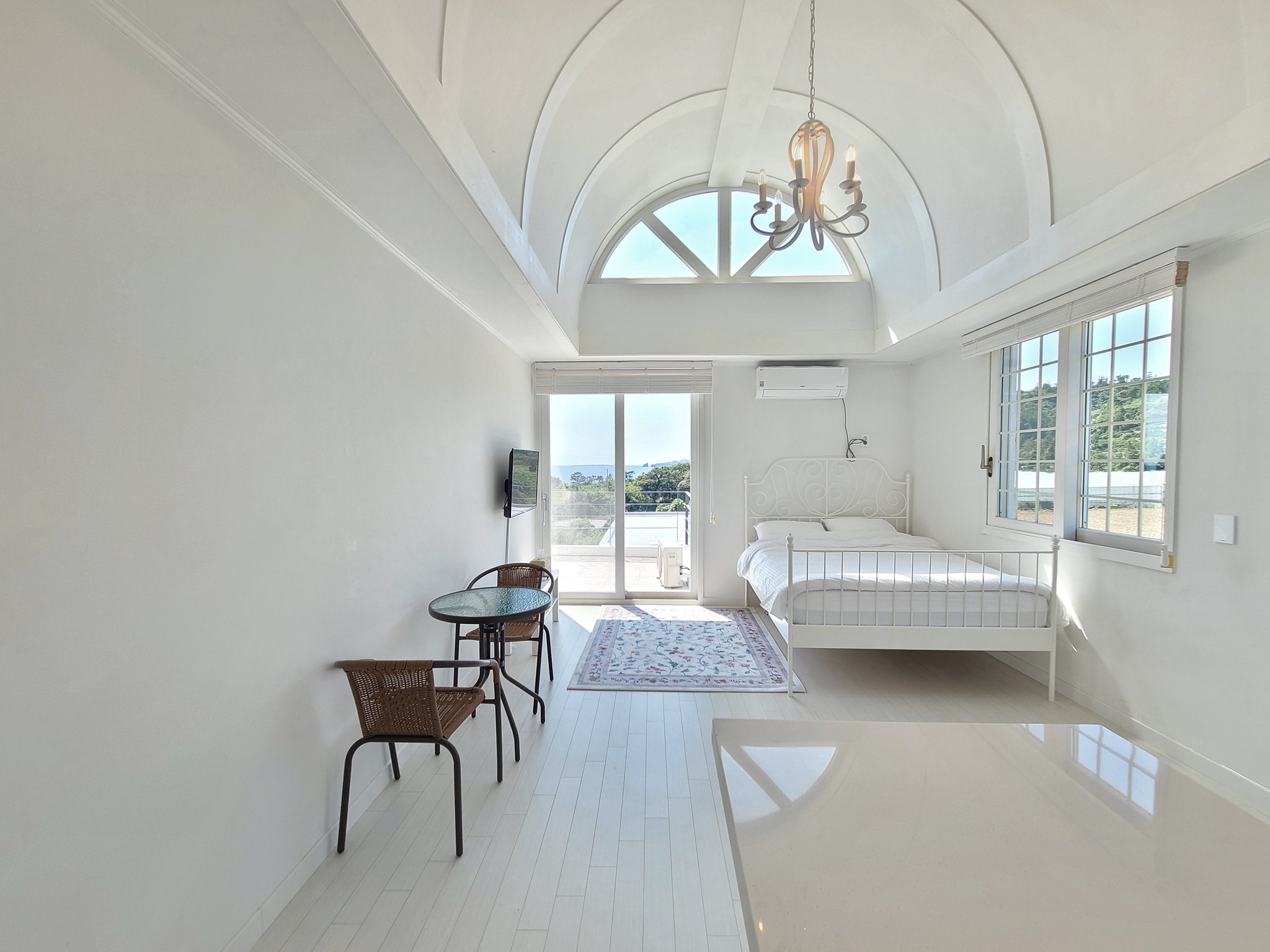 [10 pyeong] One-room type, spacious terrace with ocean view, individual barbecue