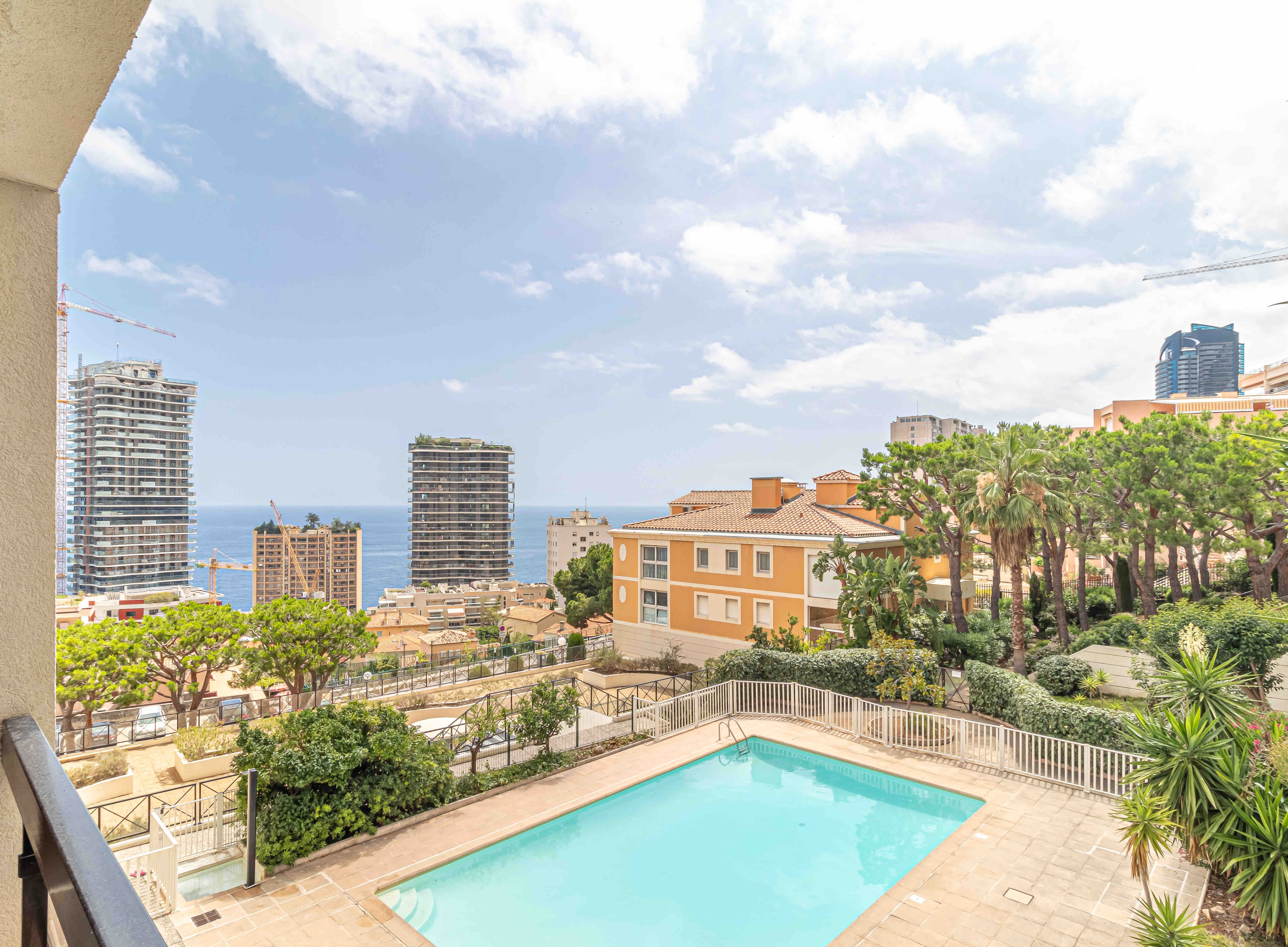 Flat with pool next to Monaco  (Beausoleil)
