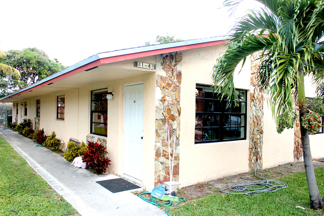 2/1 Mary Pop Apartments 2 miles from the beach in Dania Beach, Broward County