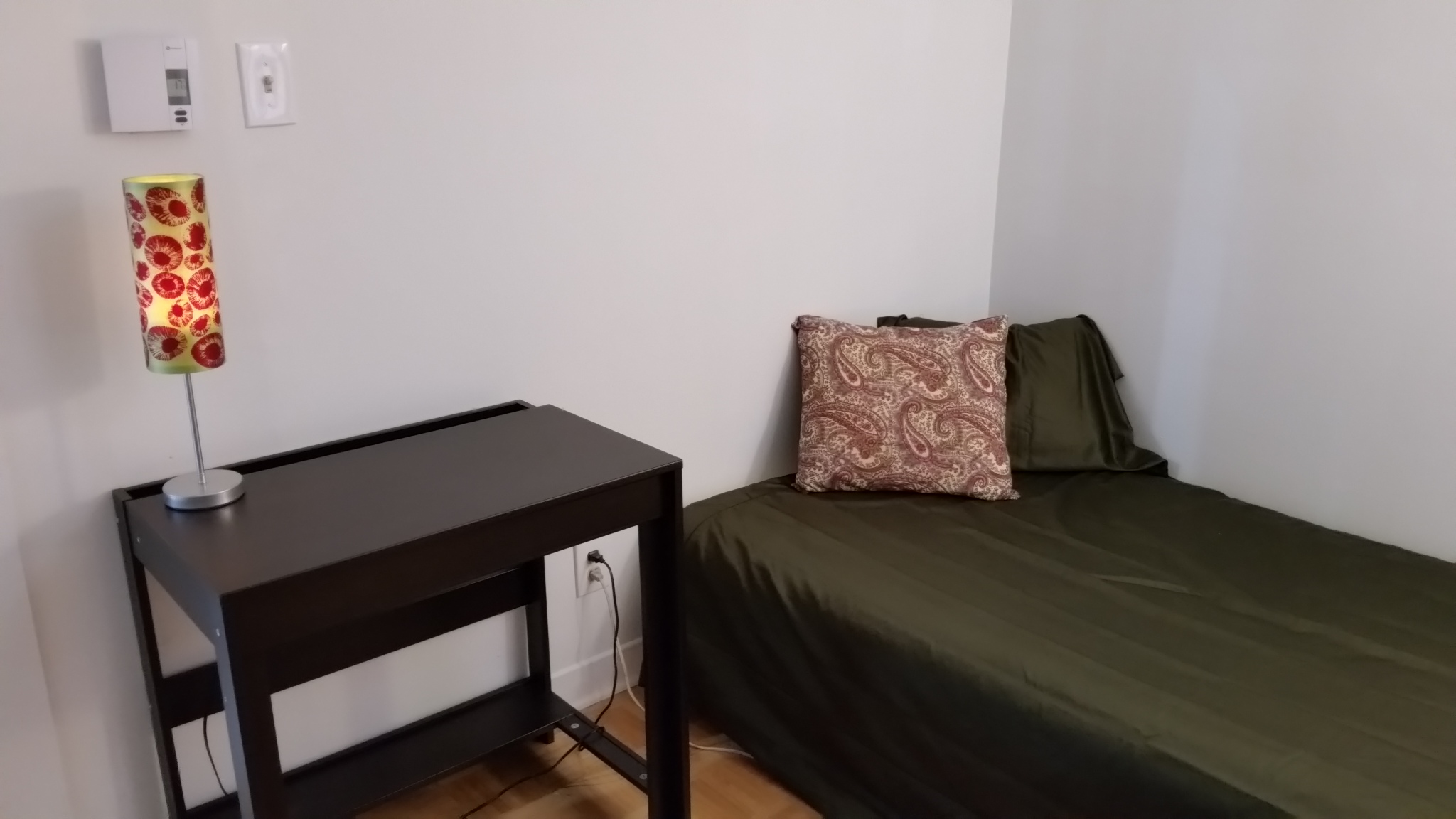 Vintage room 10min to Metro, Glen site, CUSM
