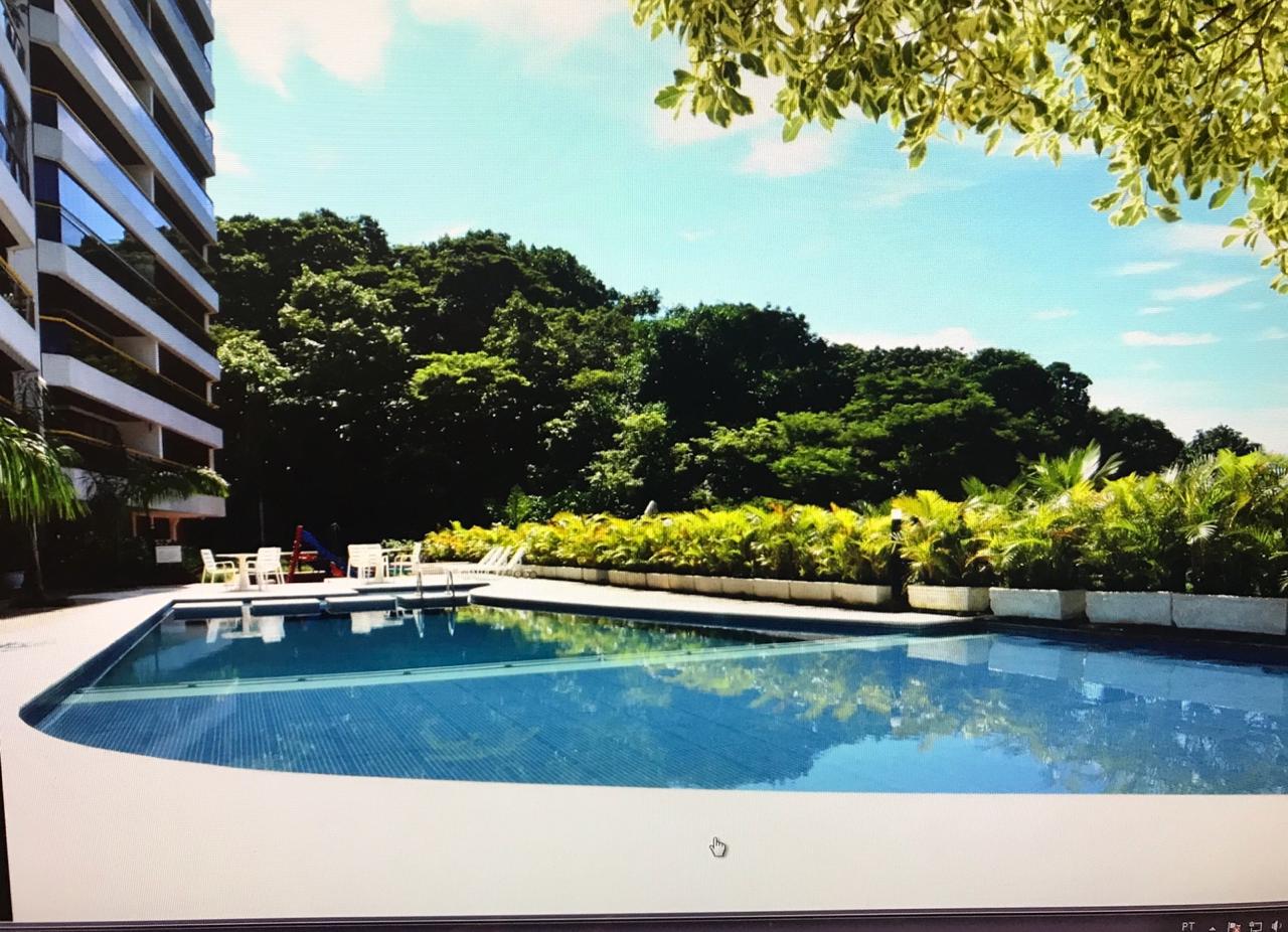Apartment in Guarujá with private beach