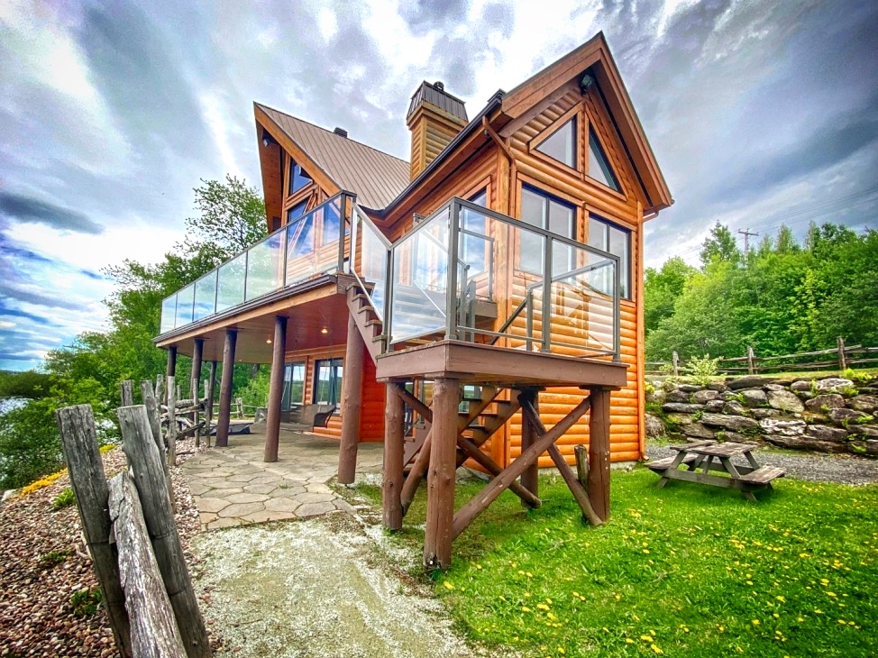 ALPINE - Superbe chalet au bord du lac William - Chalets à louer à ...