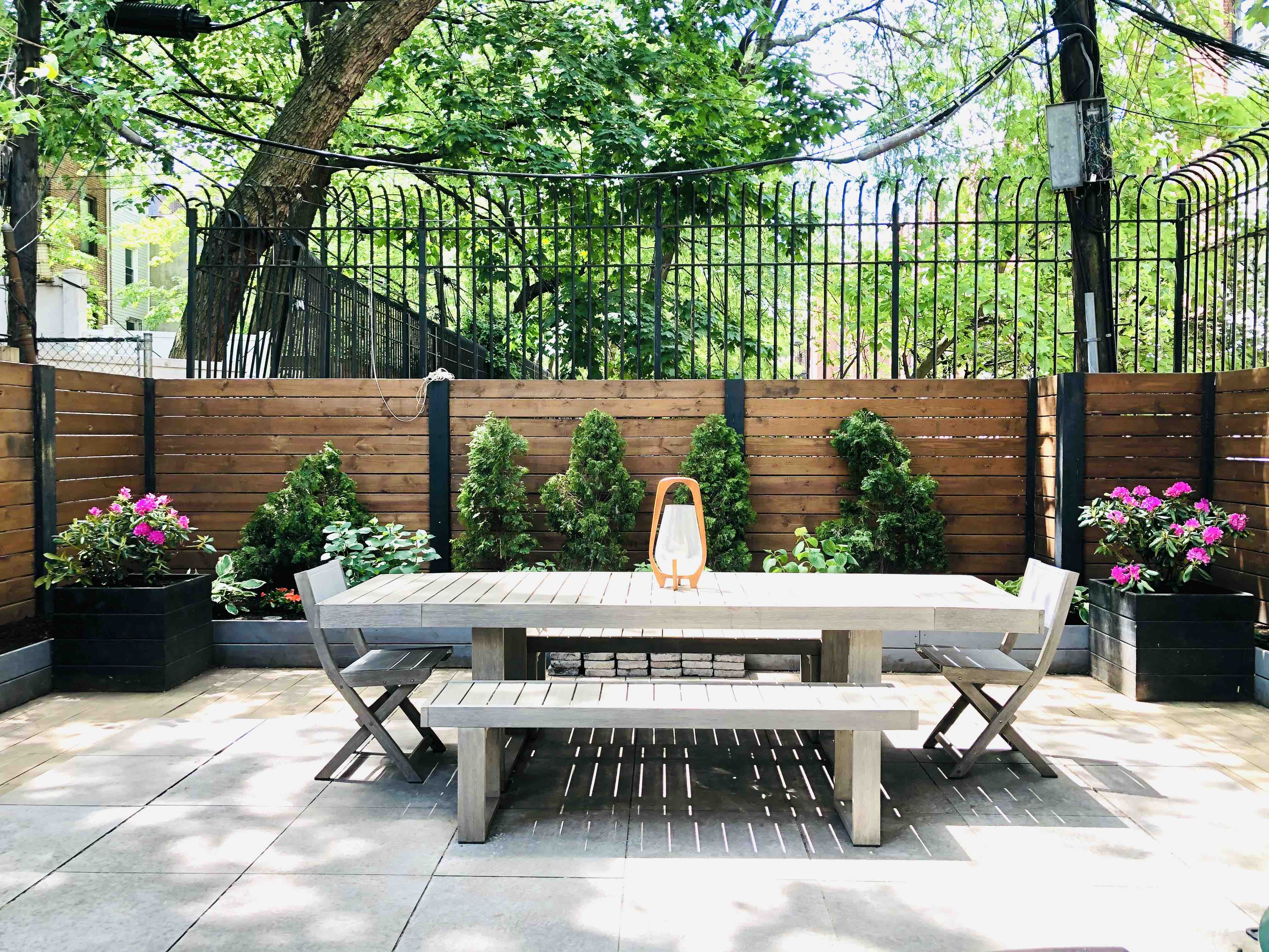 Lovely room w/king bed in shared garden duplex.