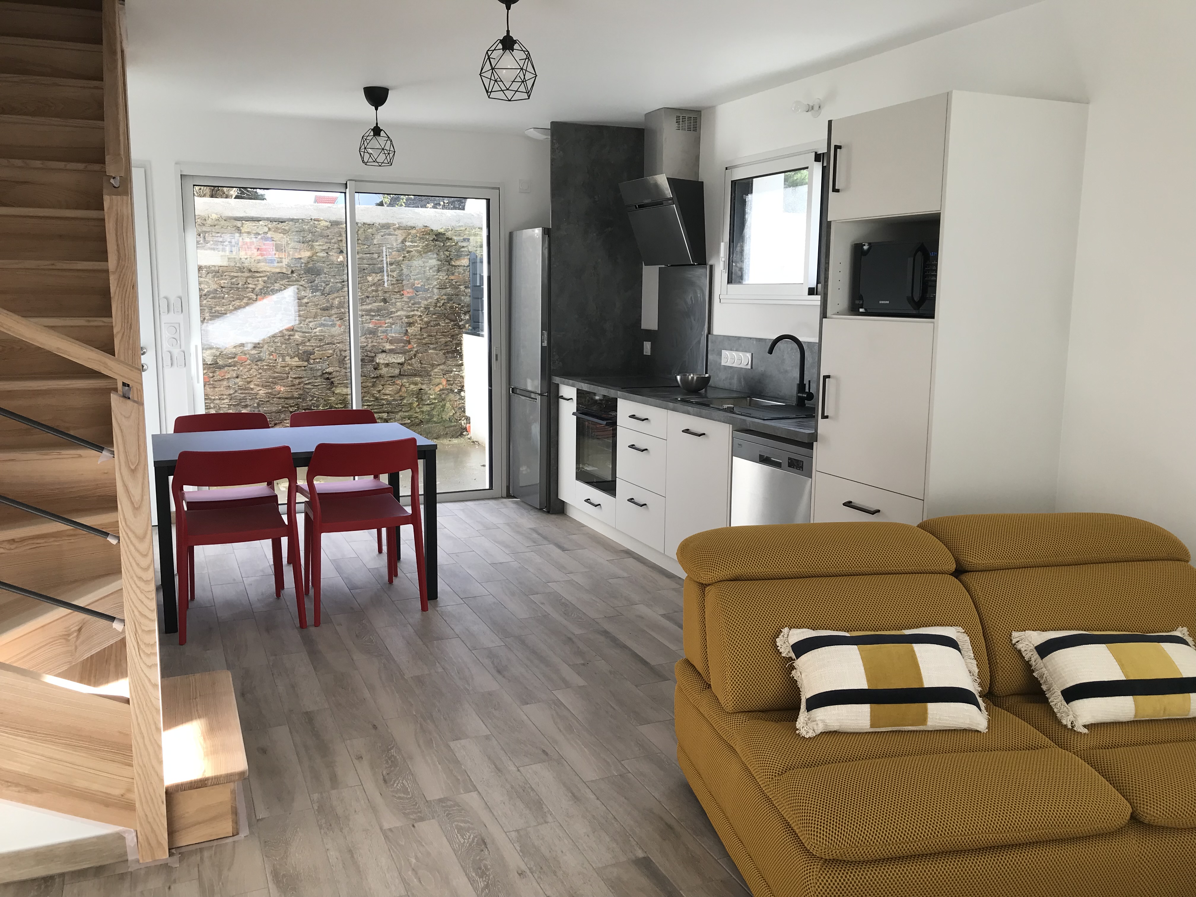 Sun and Sea - 2/4 people