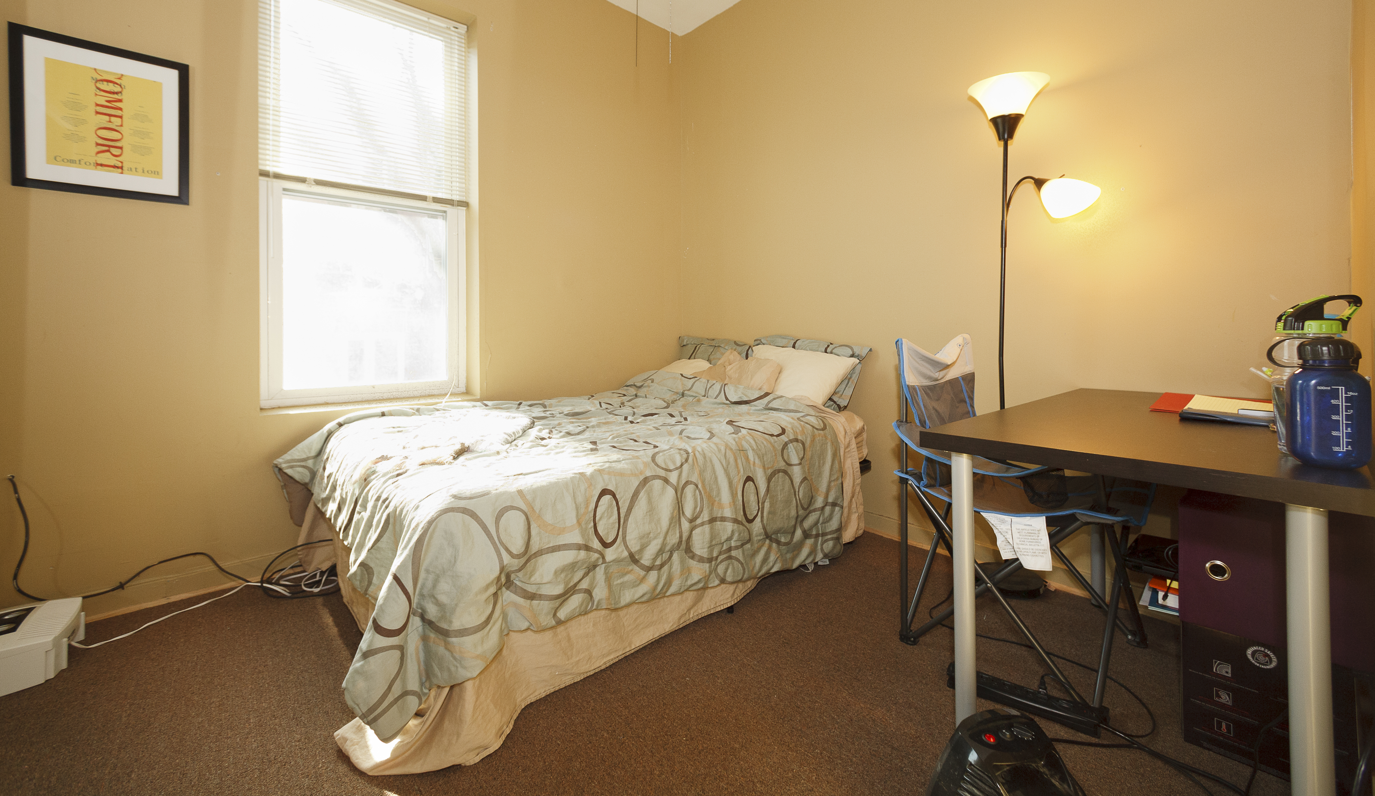 Simple room, close to trains! in West Town, Chicago