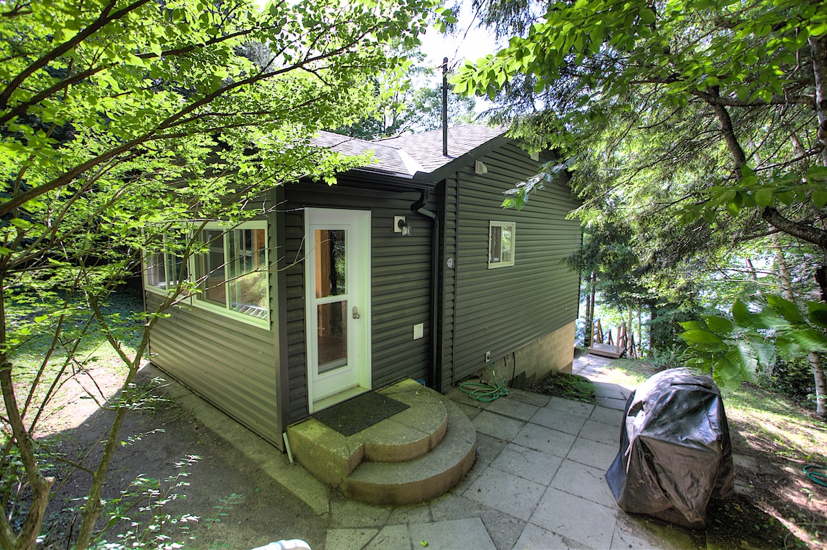 Sunset Retreat on Paudash Lake Just Renovated Cottages for Rent in