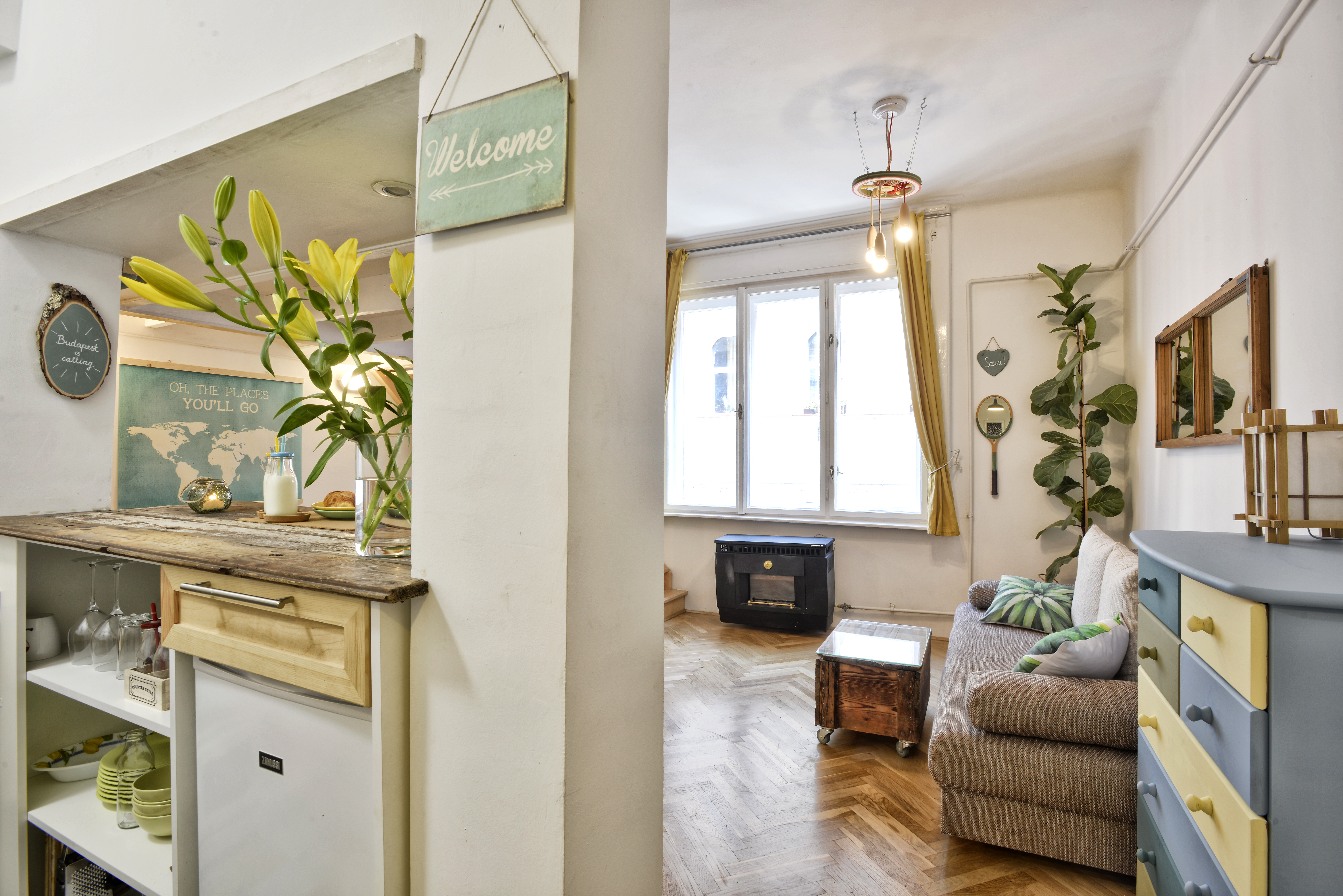Charming Studio with Bistro Kitchen