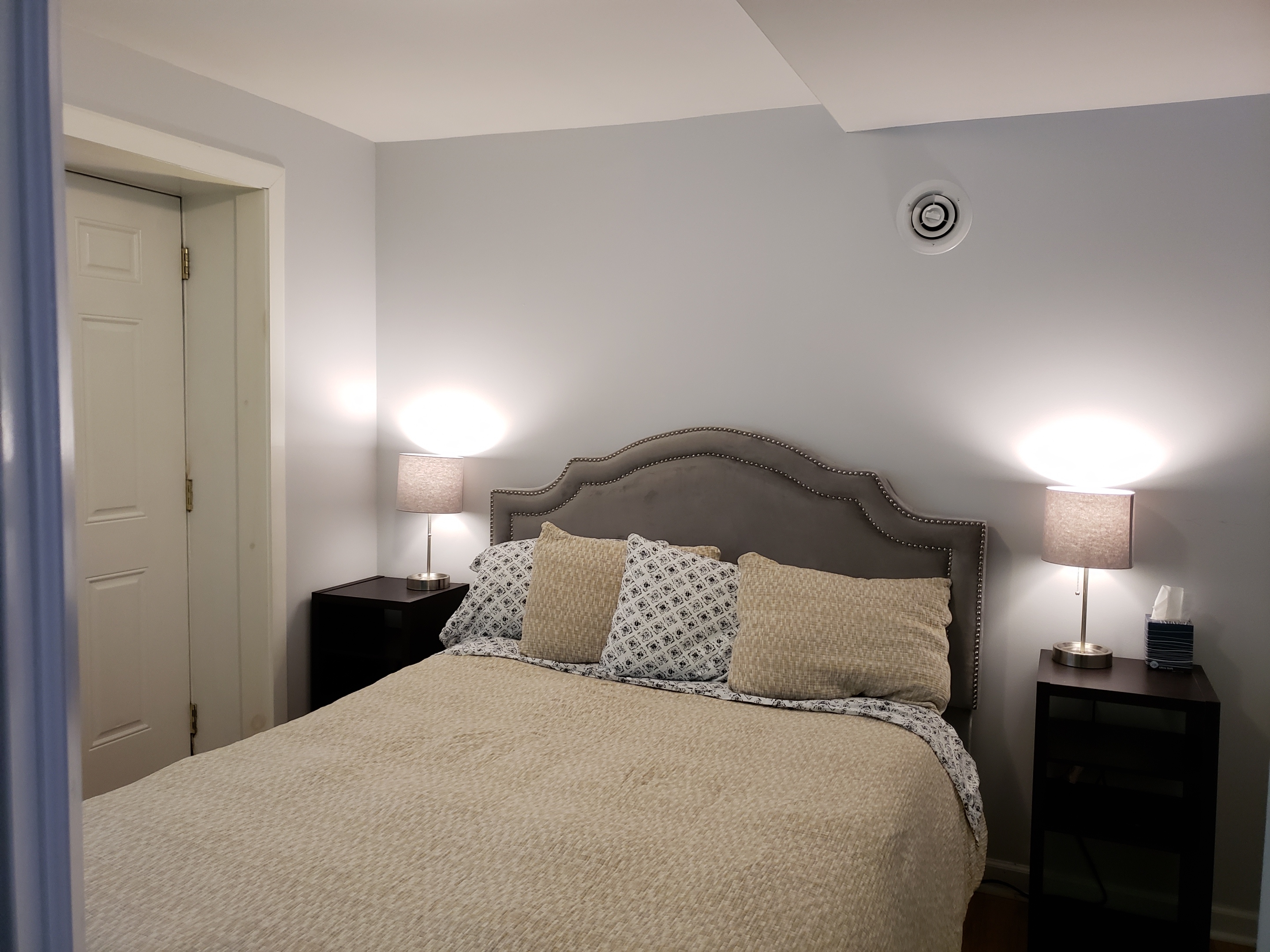 Garden Apartment, on the Park, close to Capital. in SEVENTH WARD, Albany