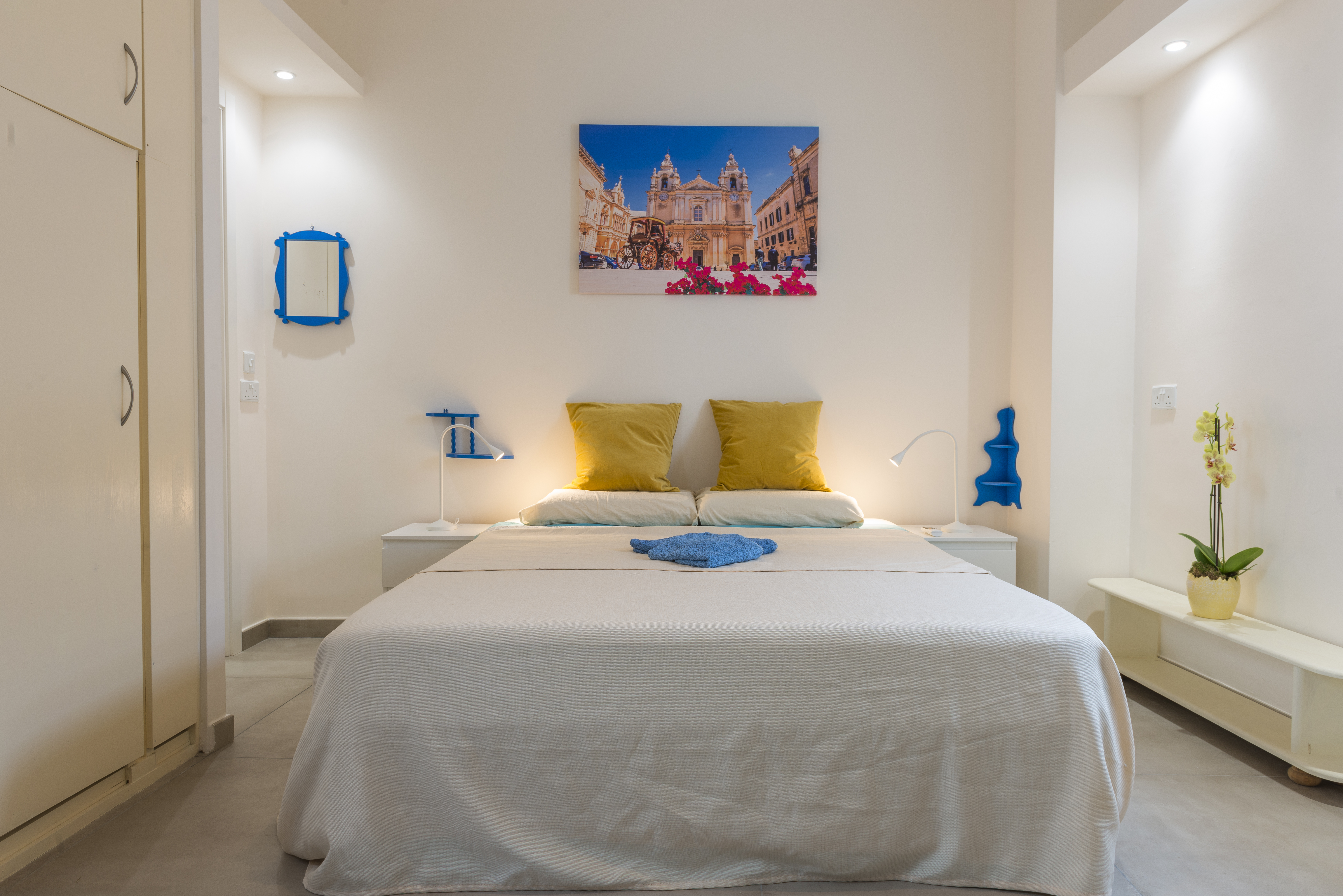 Authentic 1st FL apartment near 3 cities Marina