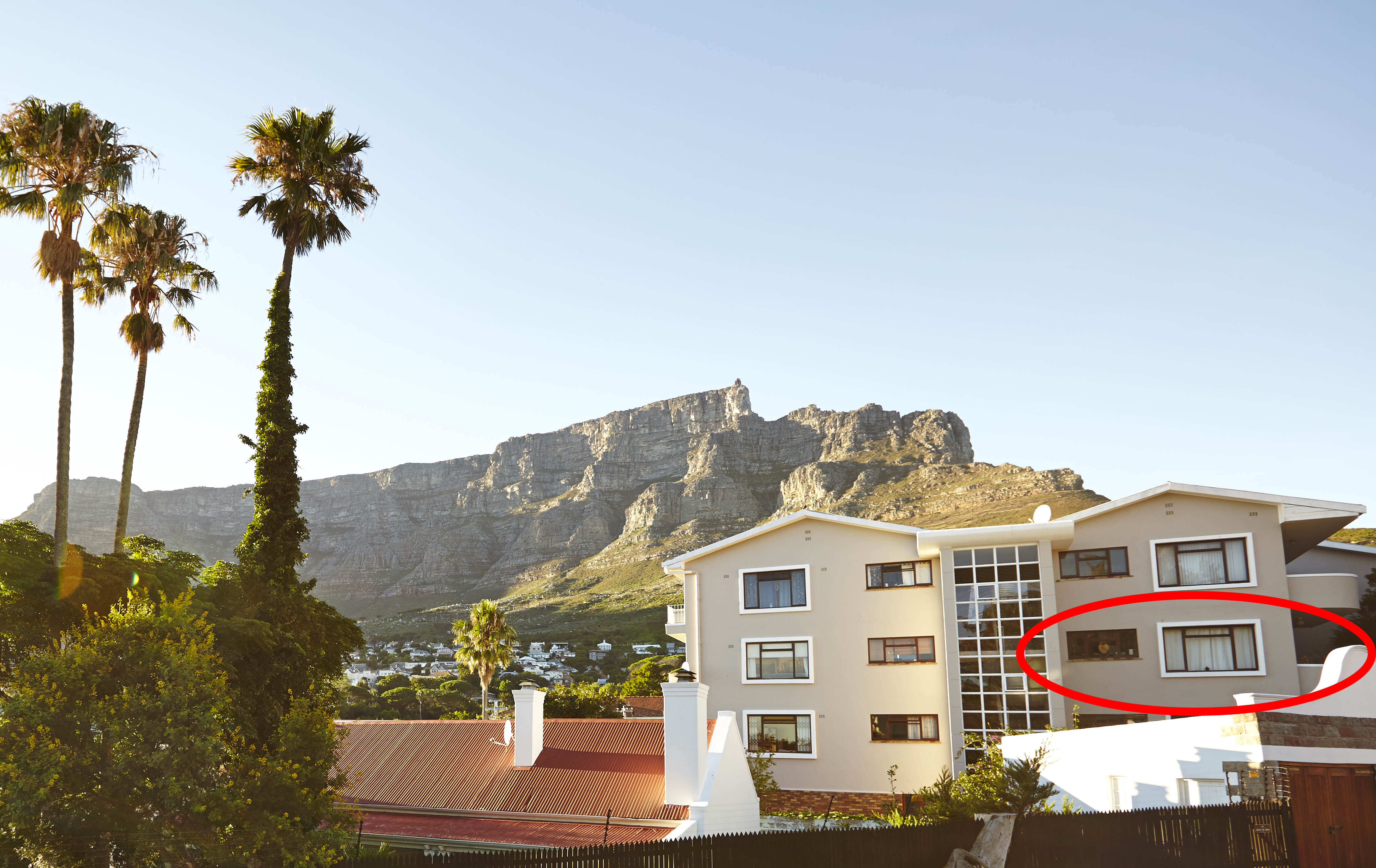 Cosy Kloofstreet 1BD with Balcony and City Views in Ward 77, Cape Town