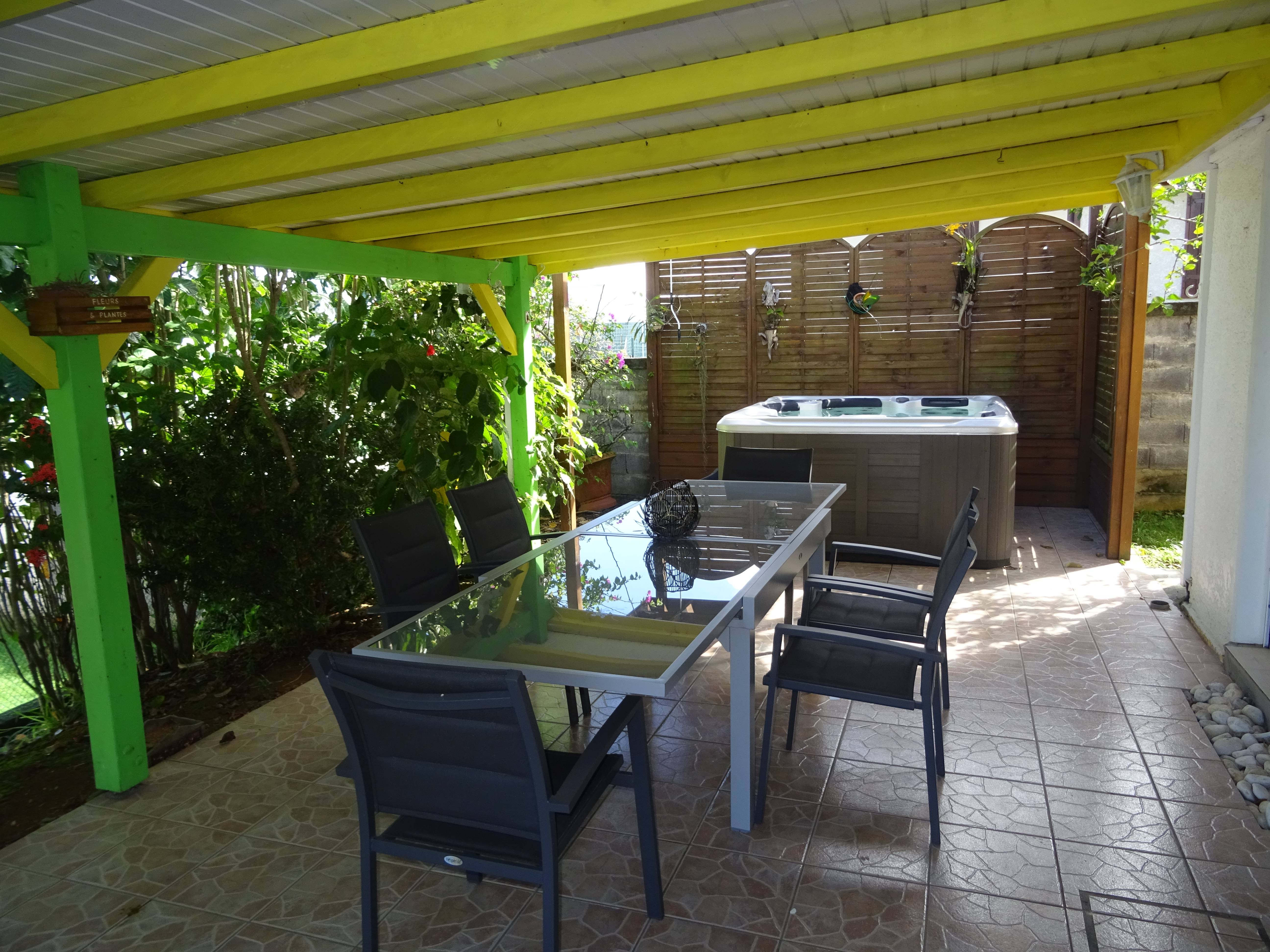 Charming 3 bedroom house and hot tub in a good location