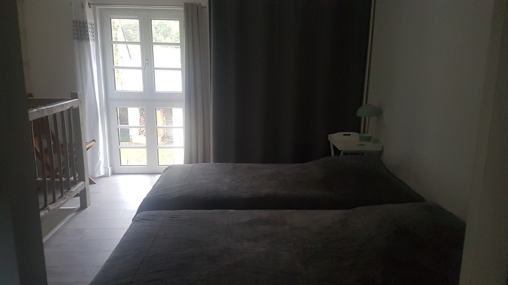 Comfortable upstairs duplex, quiet place