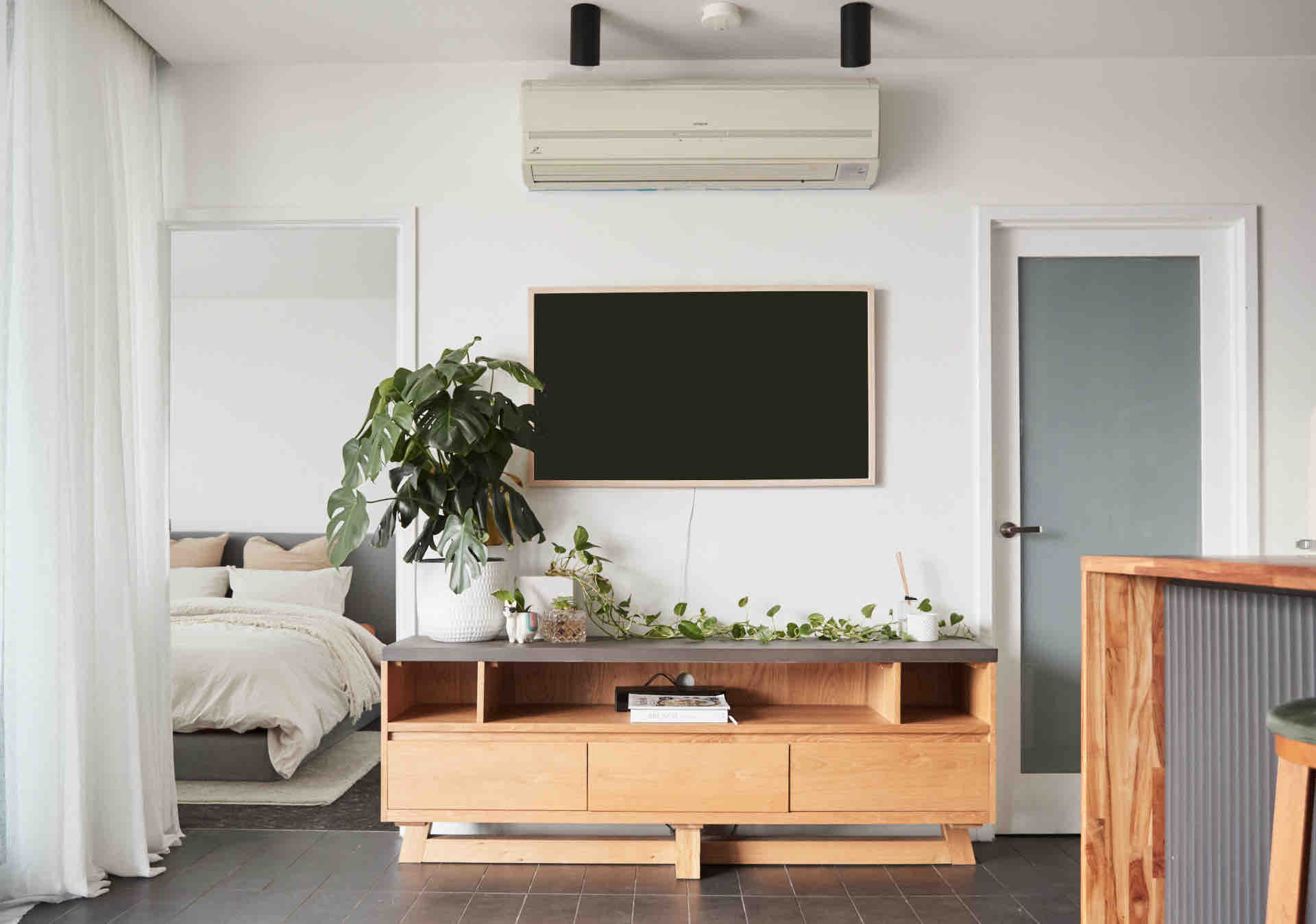 Chic retreat: Stylish Hideaway with City Views