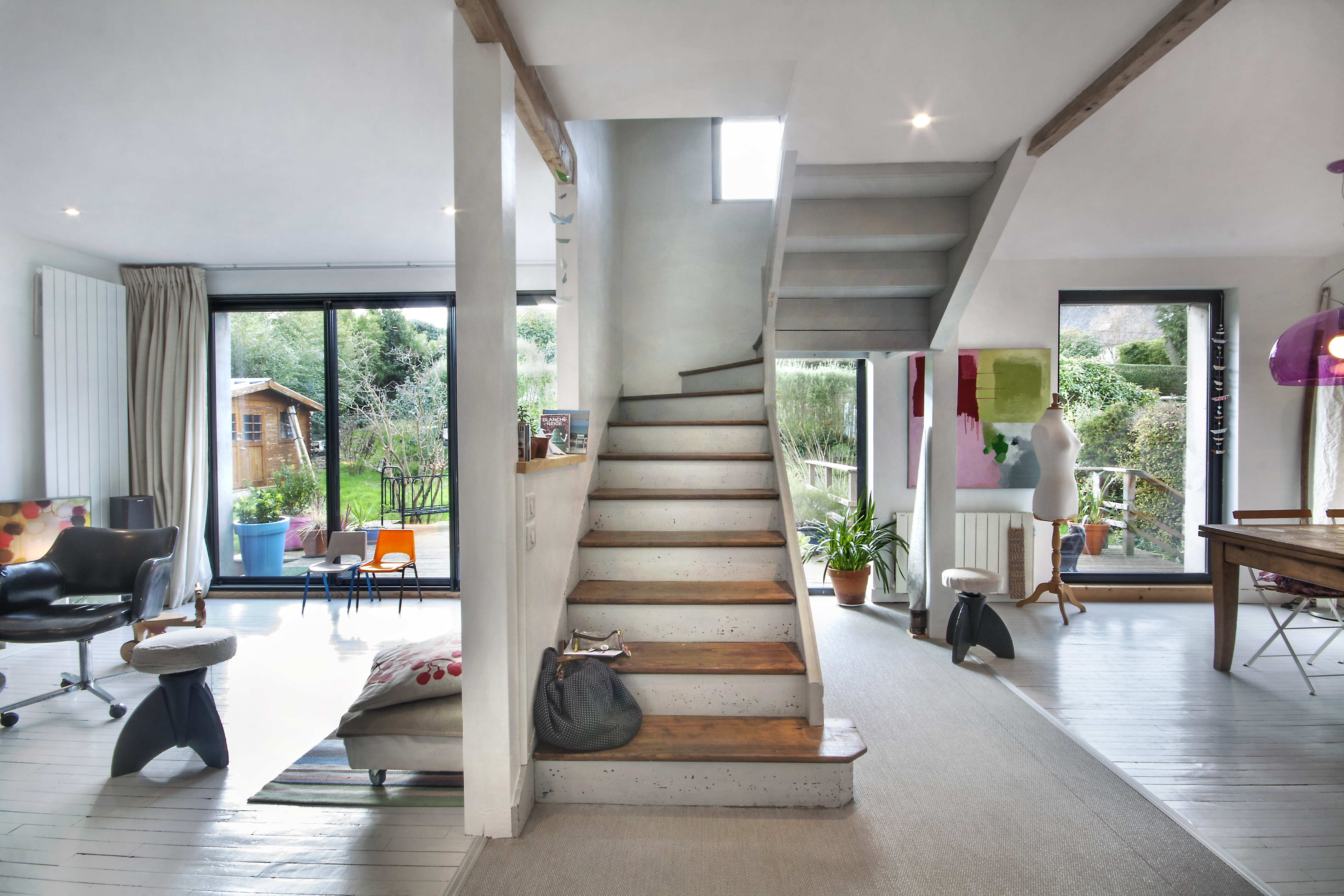 A stone's throw away from the beaches, 8 people