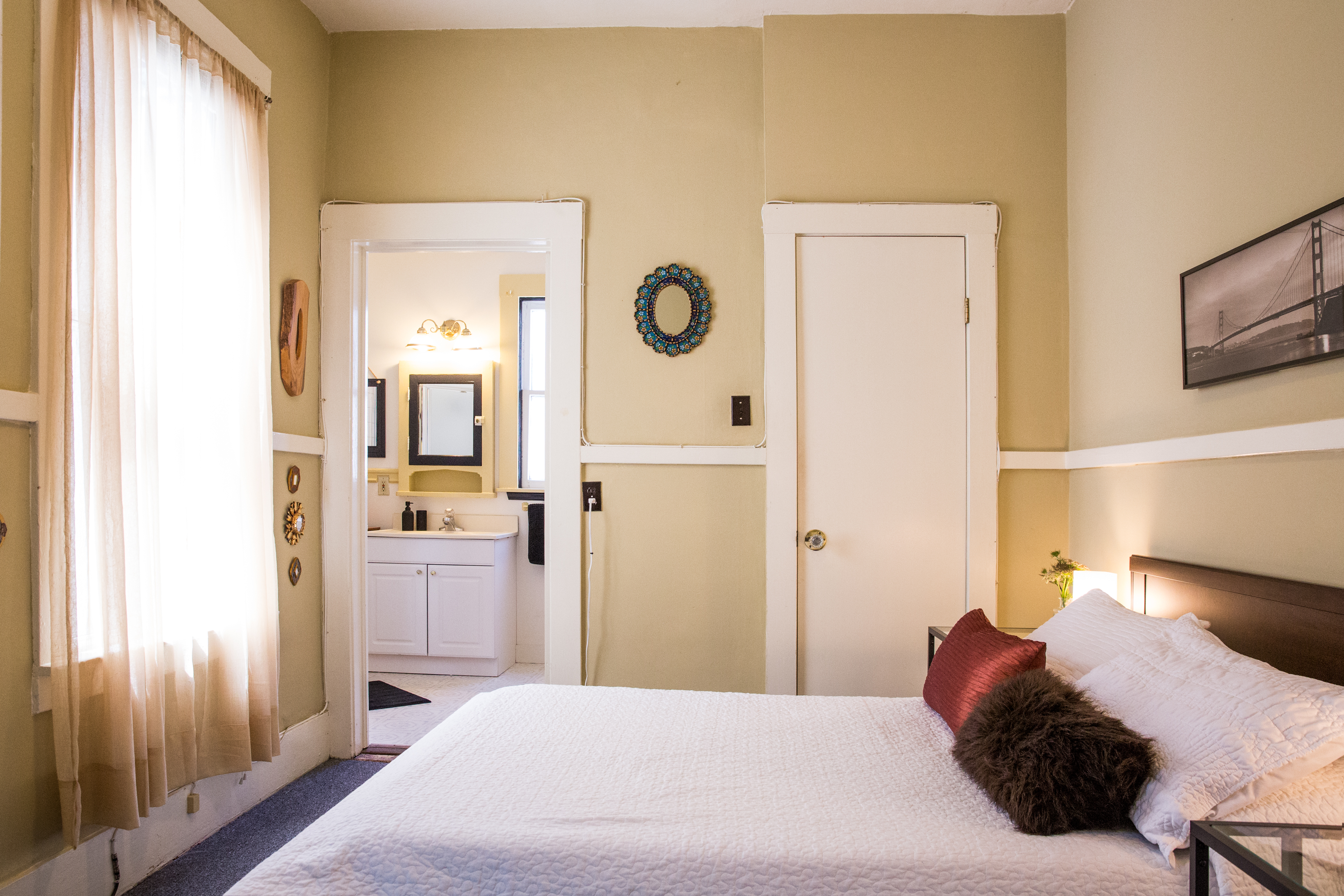 Cozy Room w/Private Bath in Heart of Mission