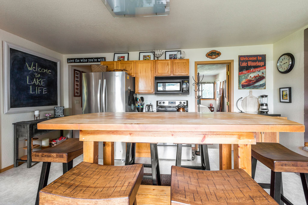 Lake Life, year round hot tub! Cottages for Rent in Neenah, Wisconsin