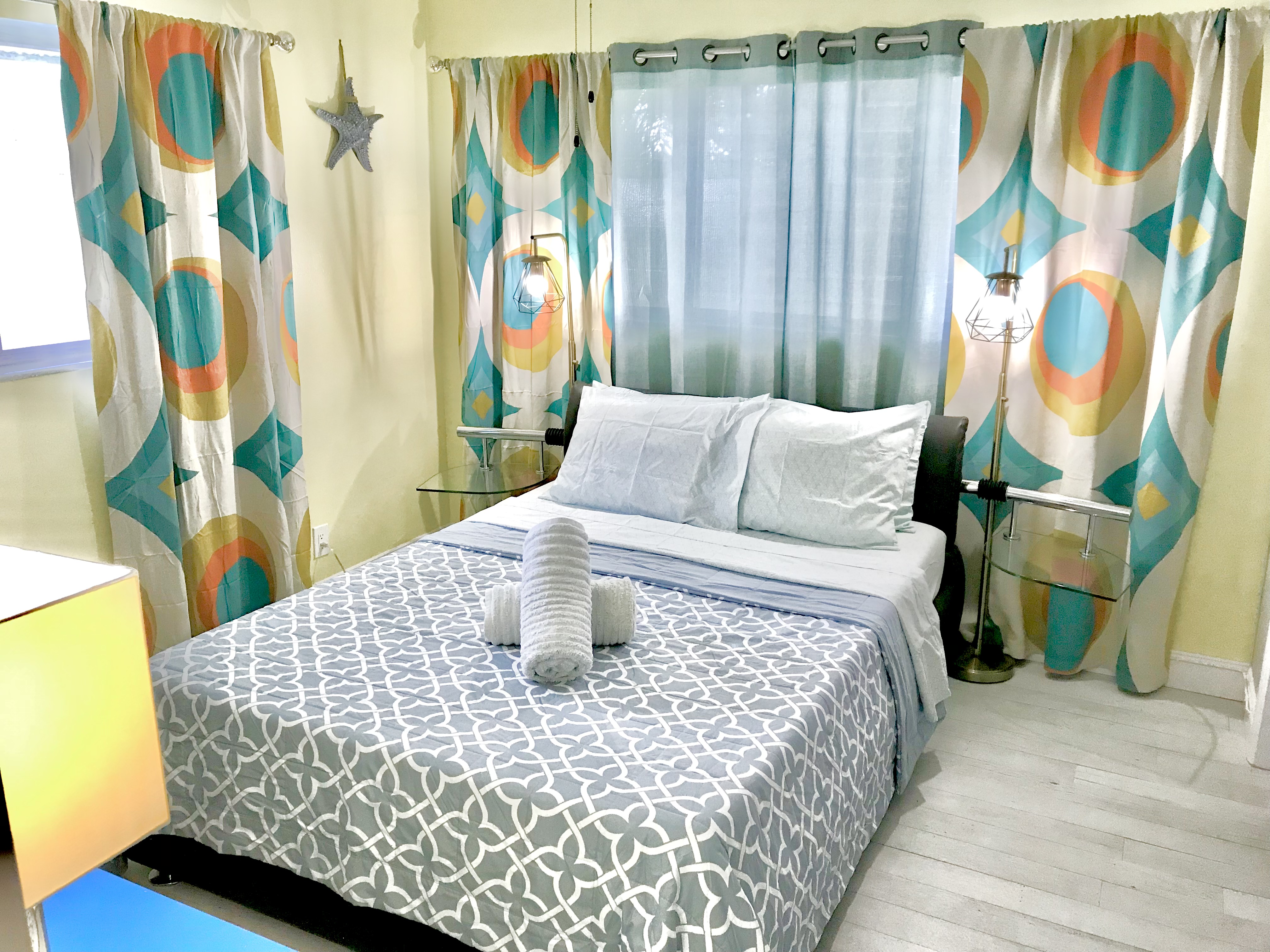 Garden View 2 bed 1 bath & Pool! in Wilton Manors, Broward County