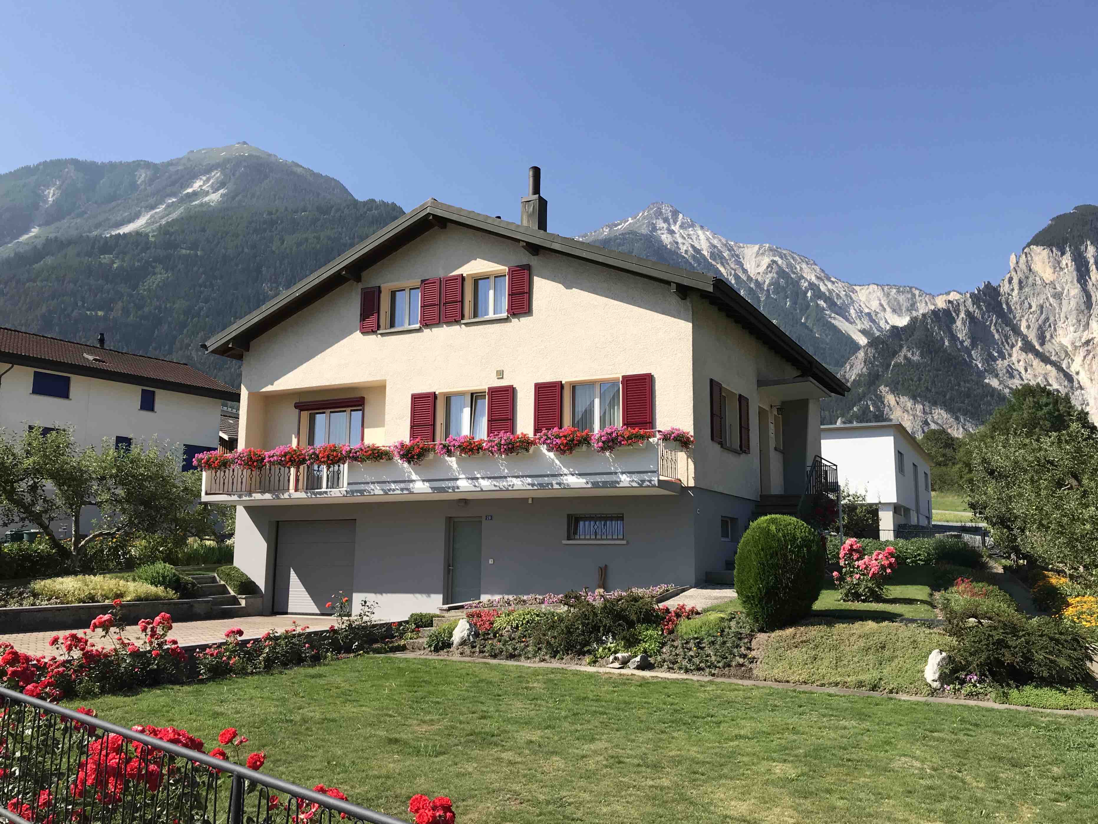 Grosse Dachwohnung mit Bergblick - Wohnungen zur Miete in Susten Leuk,  Schweiz