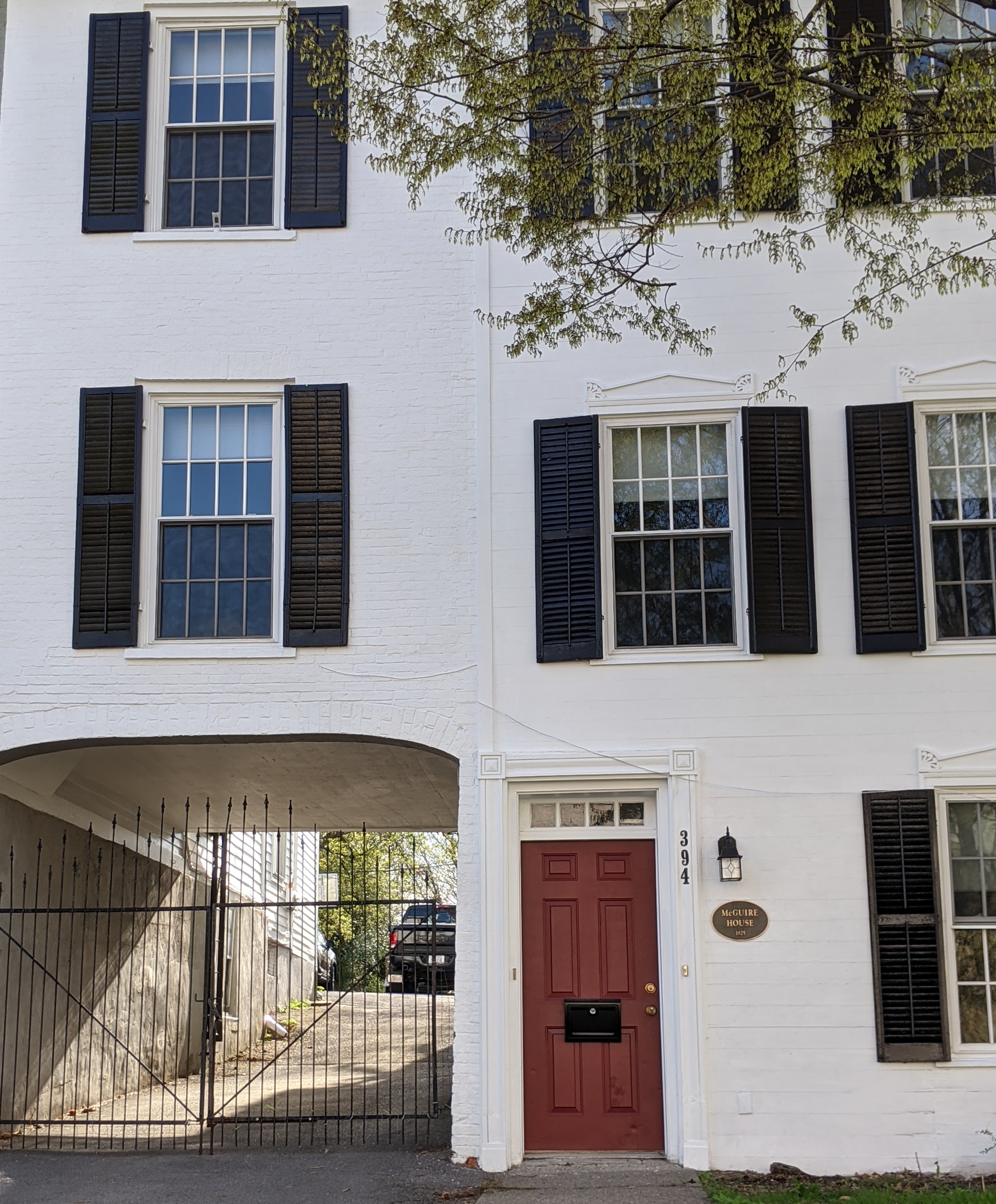 Cozy studio apartment in historic Geneva Rowhouse Apartments for Rent