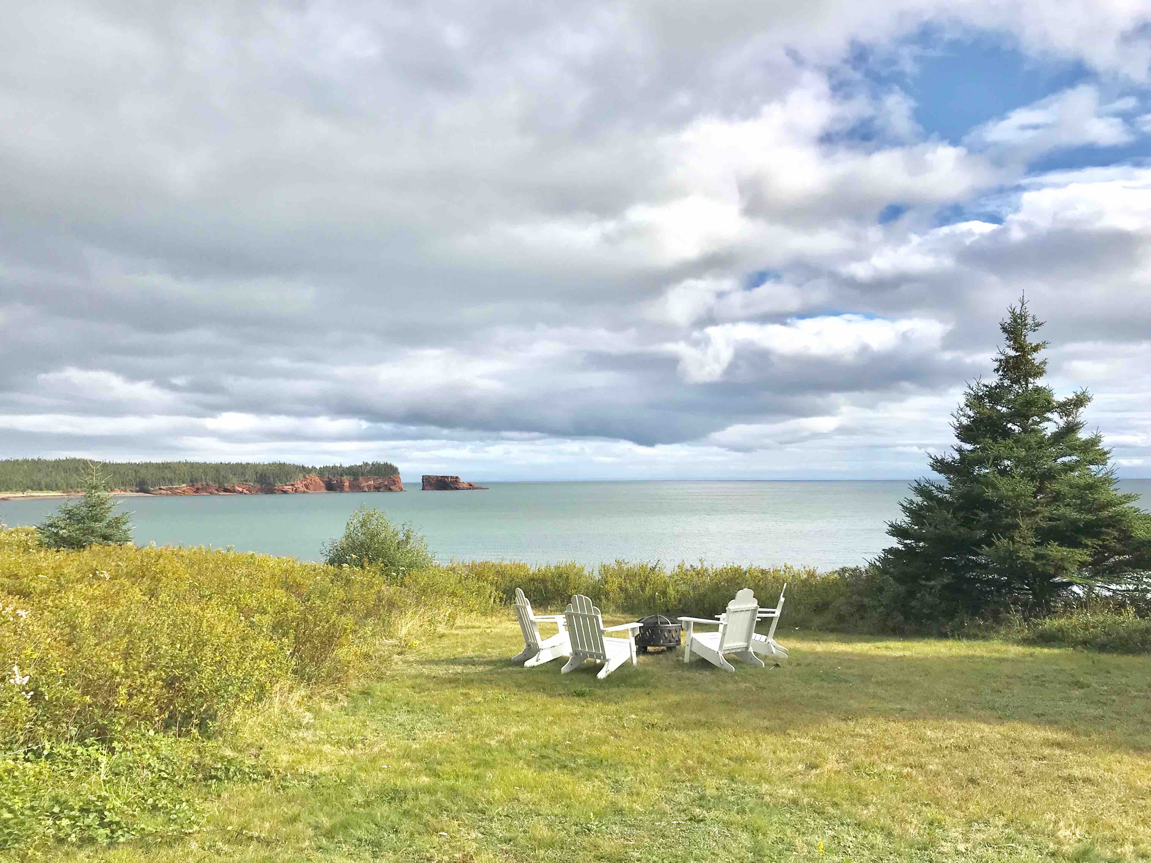 Private Beachfront Retreat on the Bay of Fundy! Cottages for Rent in